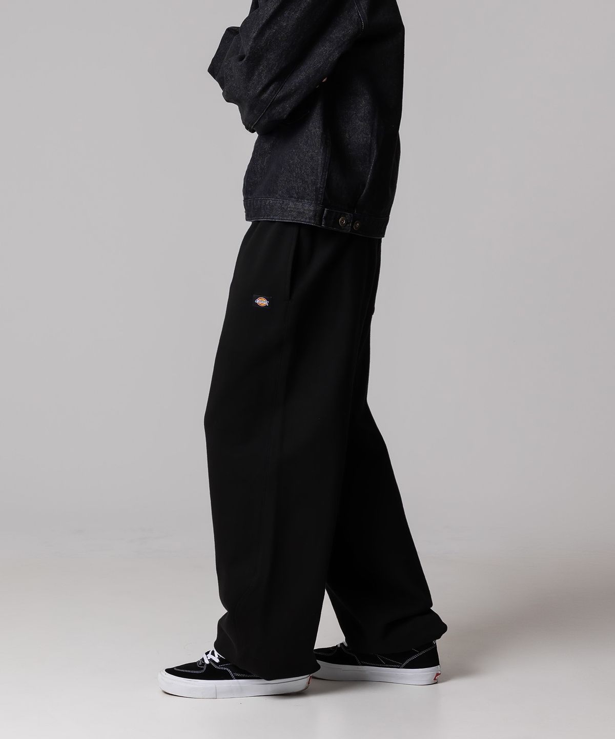 디키즈(DICKIES) 베이직 루즈핏 스웨트 팬츠 Black