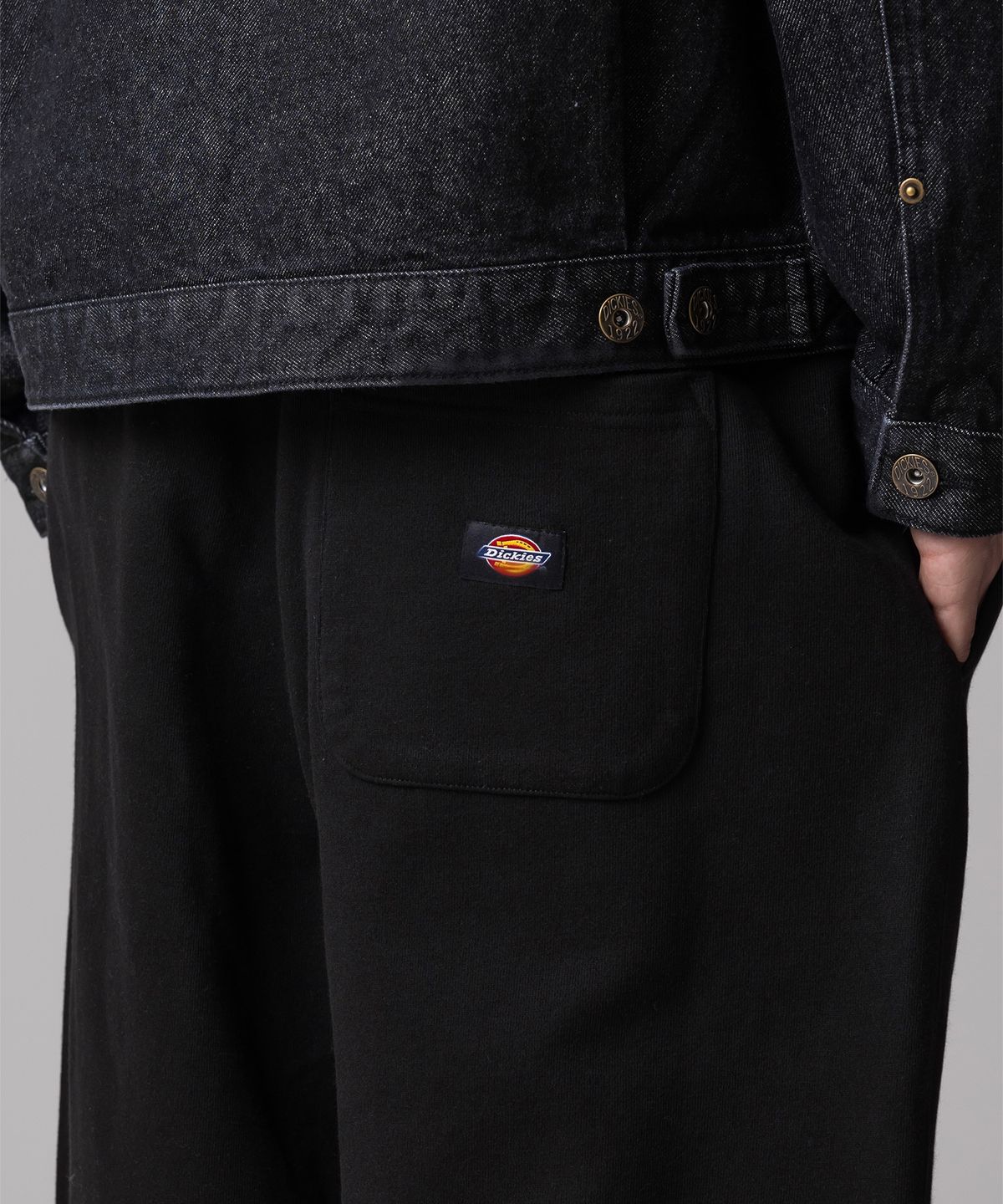디키즈(DICKIES) 베이직 루즈핏 스웨트 팬츠 Black