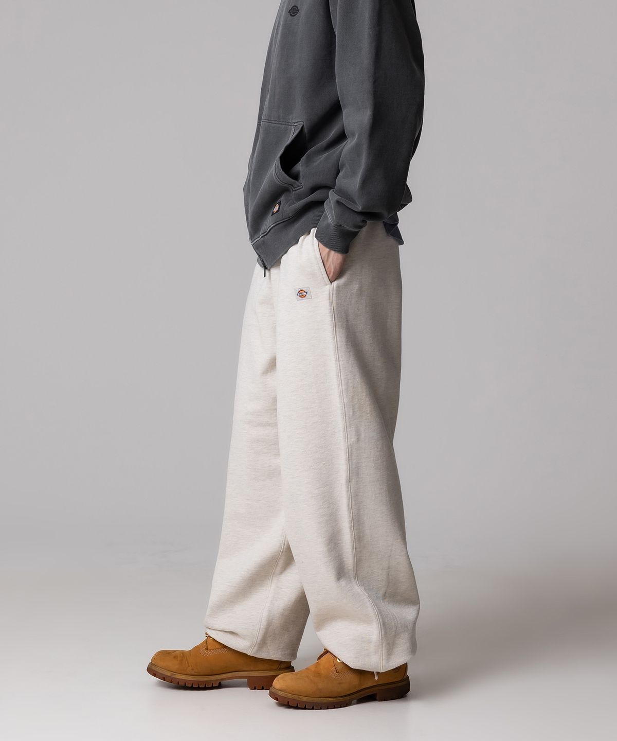 디키즈(DICKIES) 베이직 루즈핏 스웨트 팬츠 Oatmeal