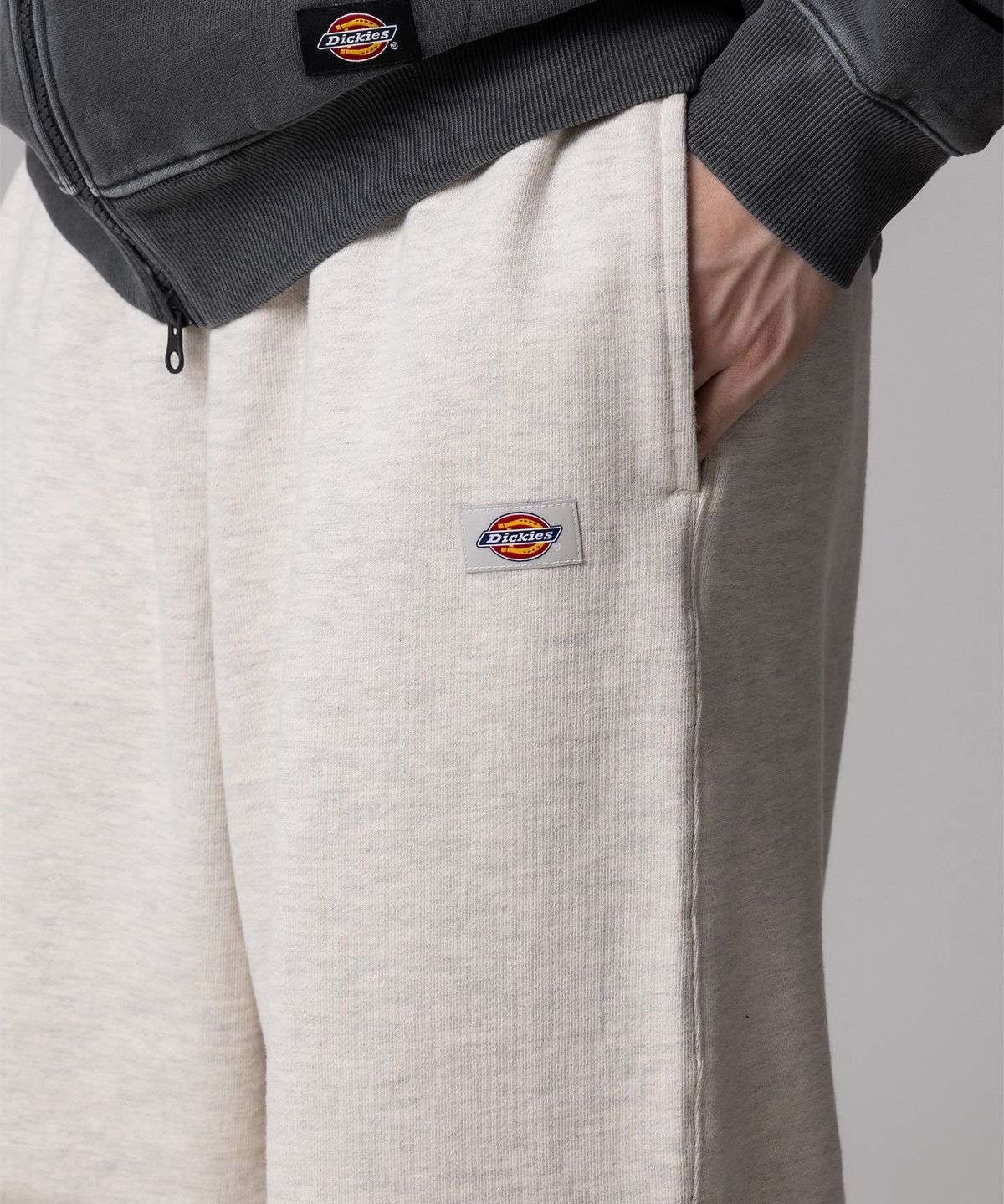 디키즈(DICKIES) 베이직 루즈핏 스웨트 팬츠 Oatmeal