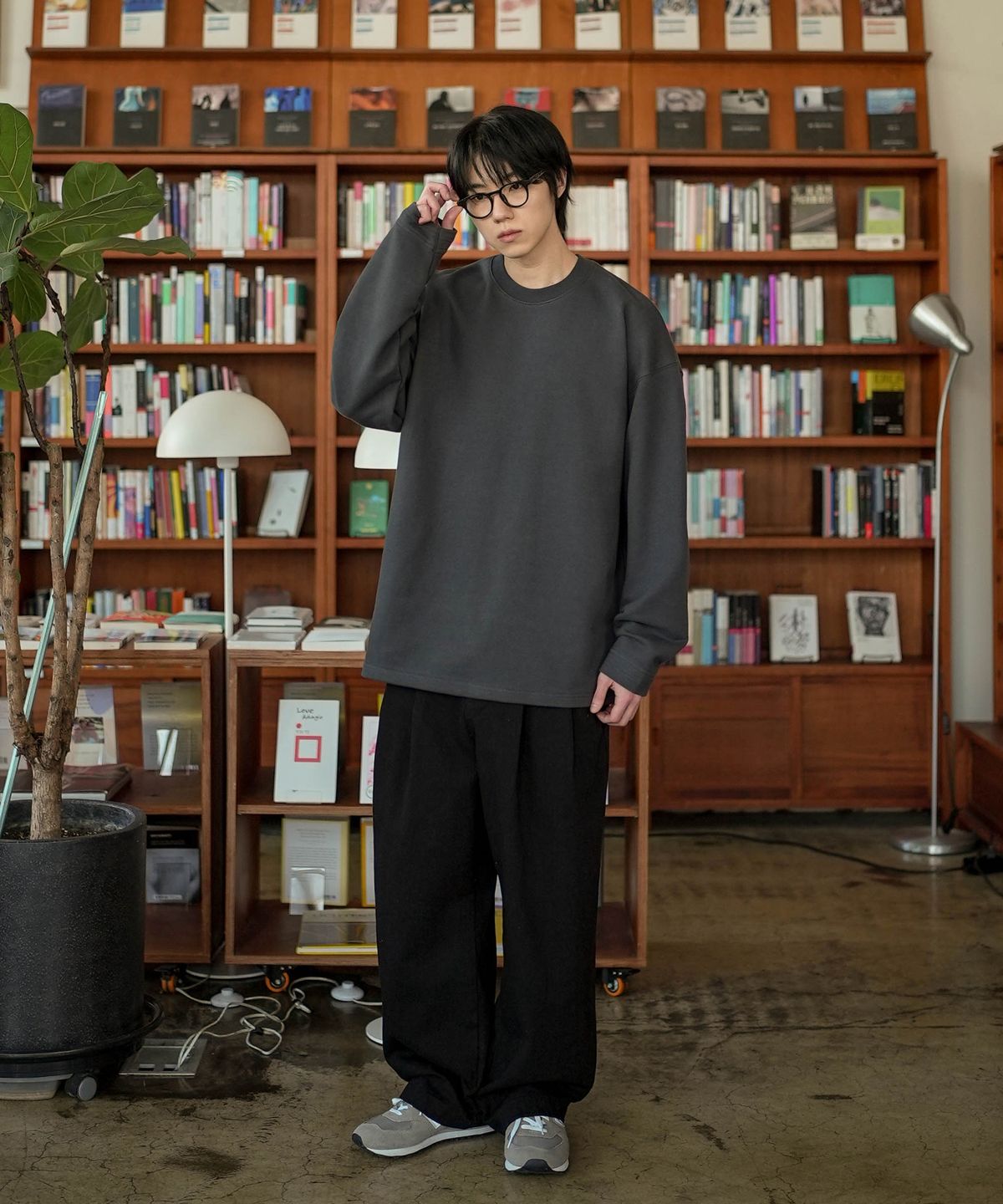 제멋(JEMUT) 투데이 오버핏 스웨트셔츠 다크그레이 OYMT2603