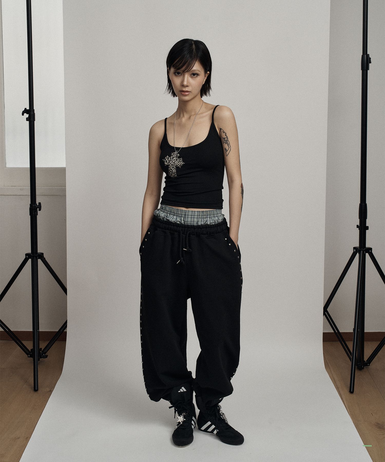 MUSINSA | ILLIO Black leopard cross necklace sleeveless