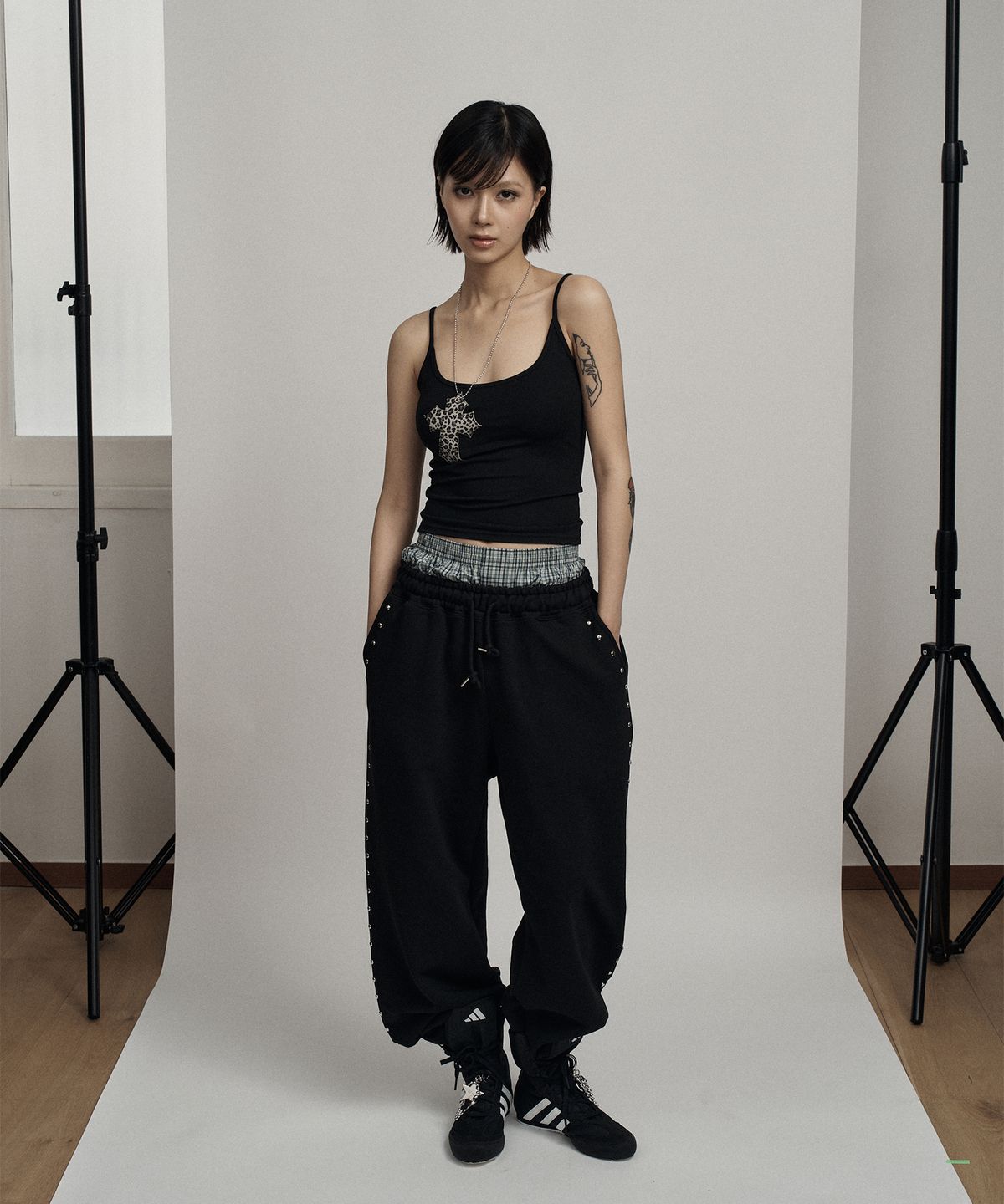 일리오(ILLIO) Black leopard cross necklace sleeveless