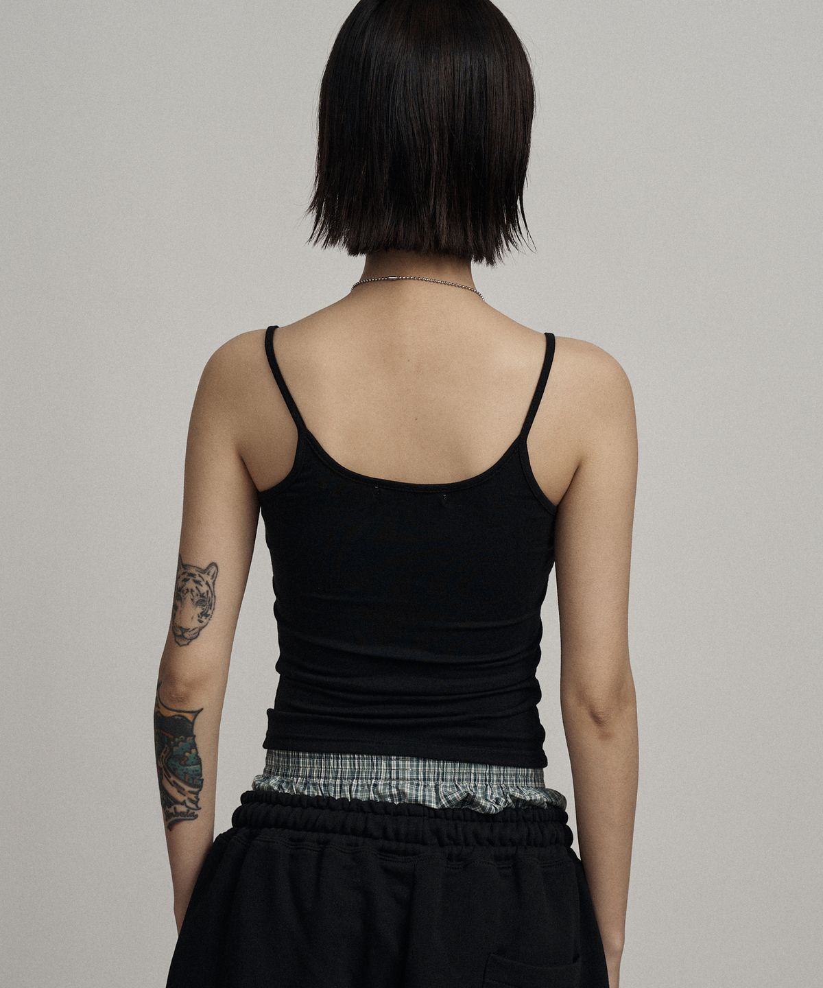 일리오(ILLIO) Black leopard cross necklace sleeveless