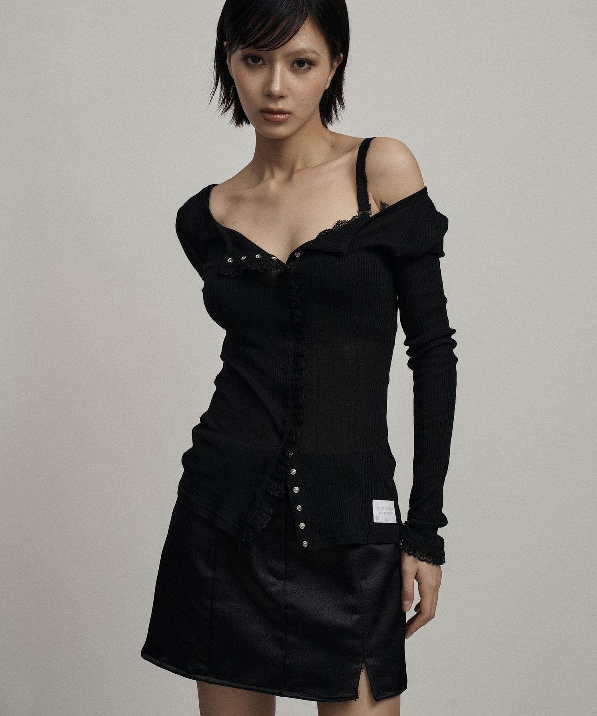 일리오(ILLIO) Black lace trim cardigan