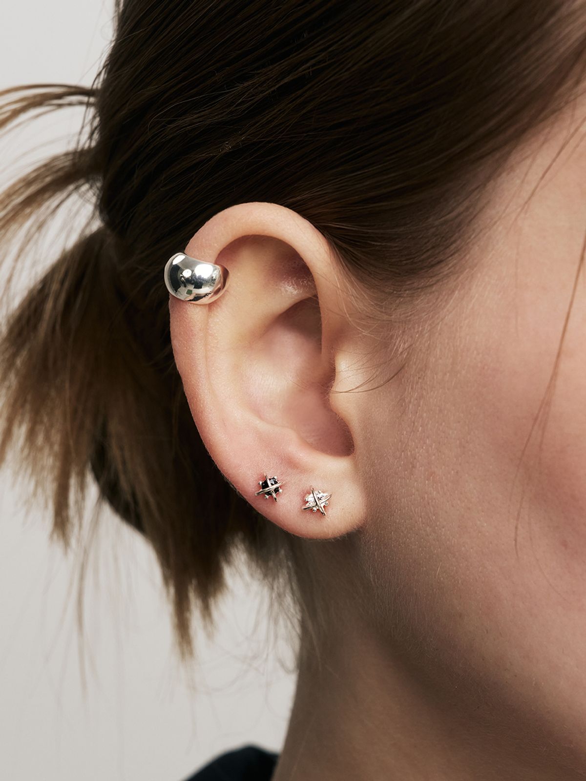 헤이(HEI) [sv925] airship cubic earring (Black/White)