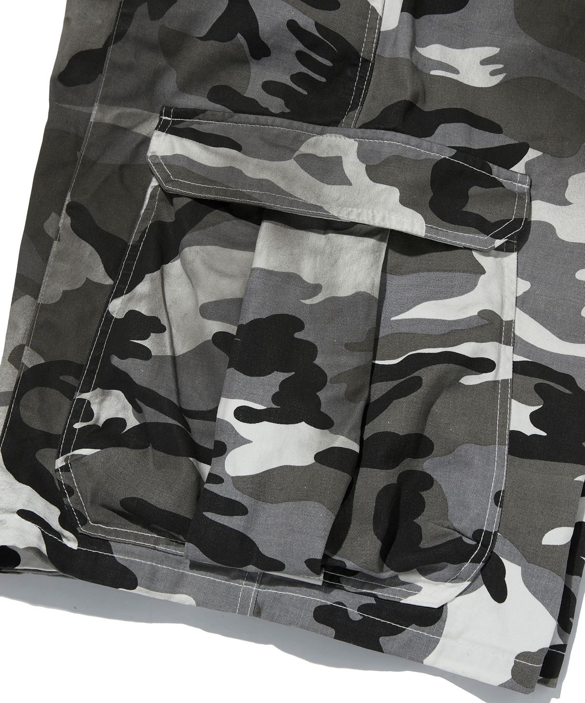 스웨이드(SUADE) WIDE CARGO SHORTS [WHITE CAMO]