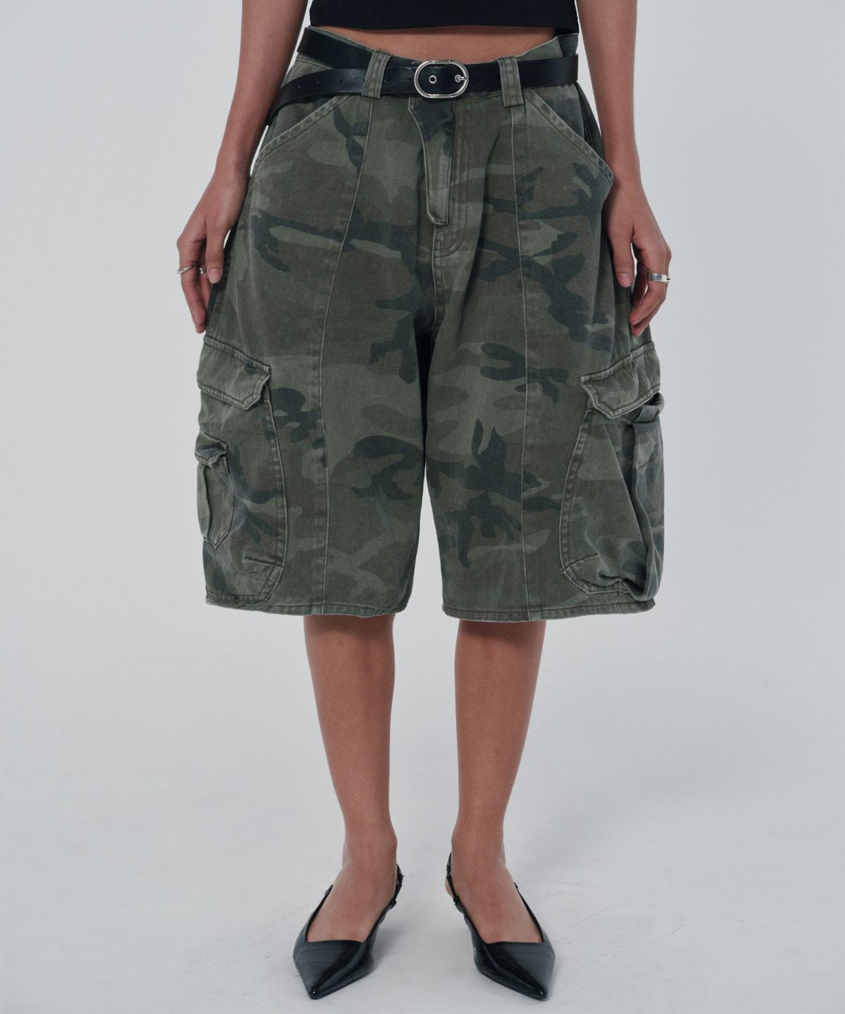 스웨이드(SUADE) WIDE CARGO SHORTS [GREEN CAMO]