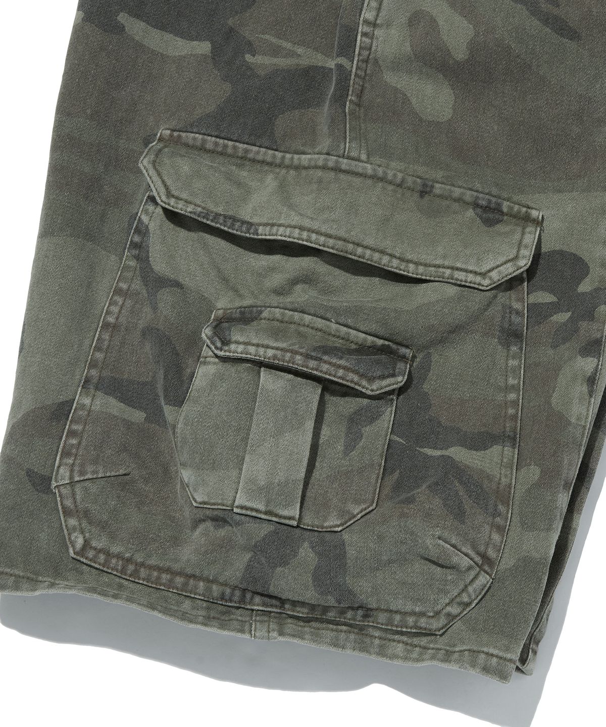 스웨이드(SUADE) WIDE CARGO SHORTS [GREEN CAMO]