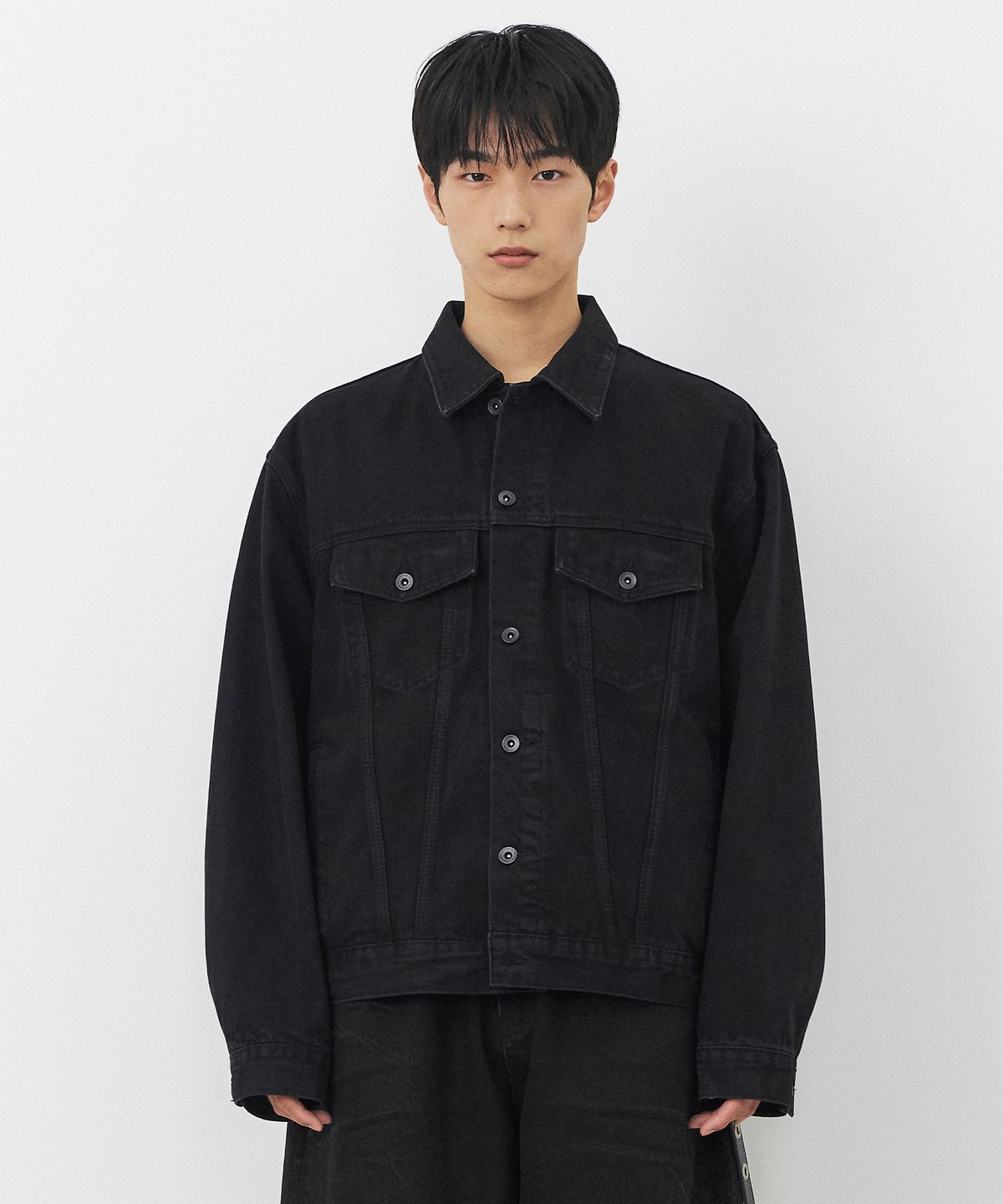 브랜디드(BRANDED) OVERSIZED DENIM TRUCKER JACKET [WASHED BLACK]
