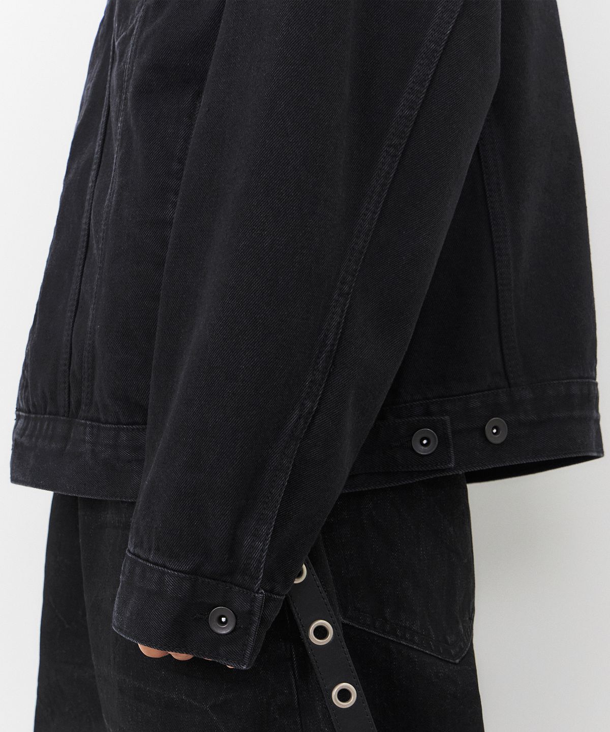 브랜디드(BRANDED) OVERSIZED DENIM TRUCKER JACKET [WASHED BLACK]