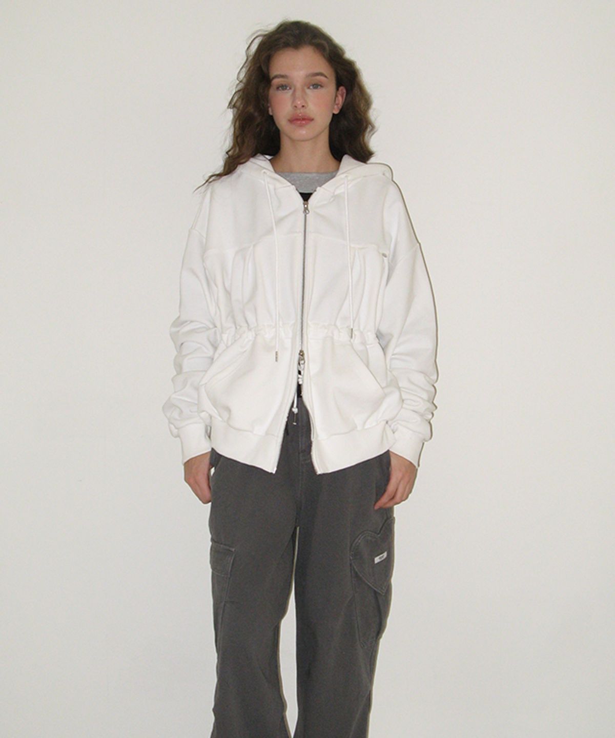 론론(RONRON) PENDANT SHIRRING HOODIE ZIP UP WHITE