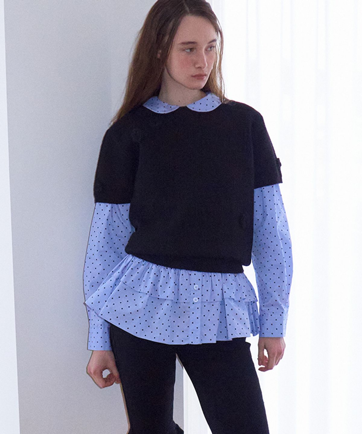 론론(RONRON) HANDMADE FLOWER SHORT SLEEVE KNIT BLACK