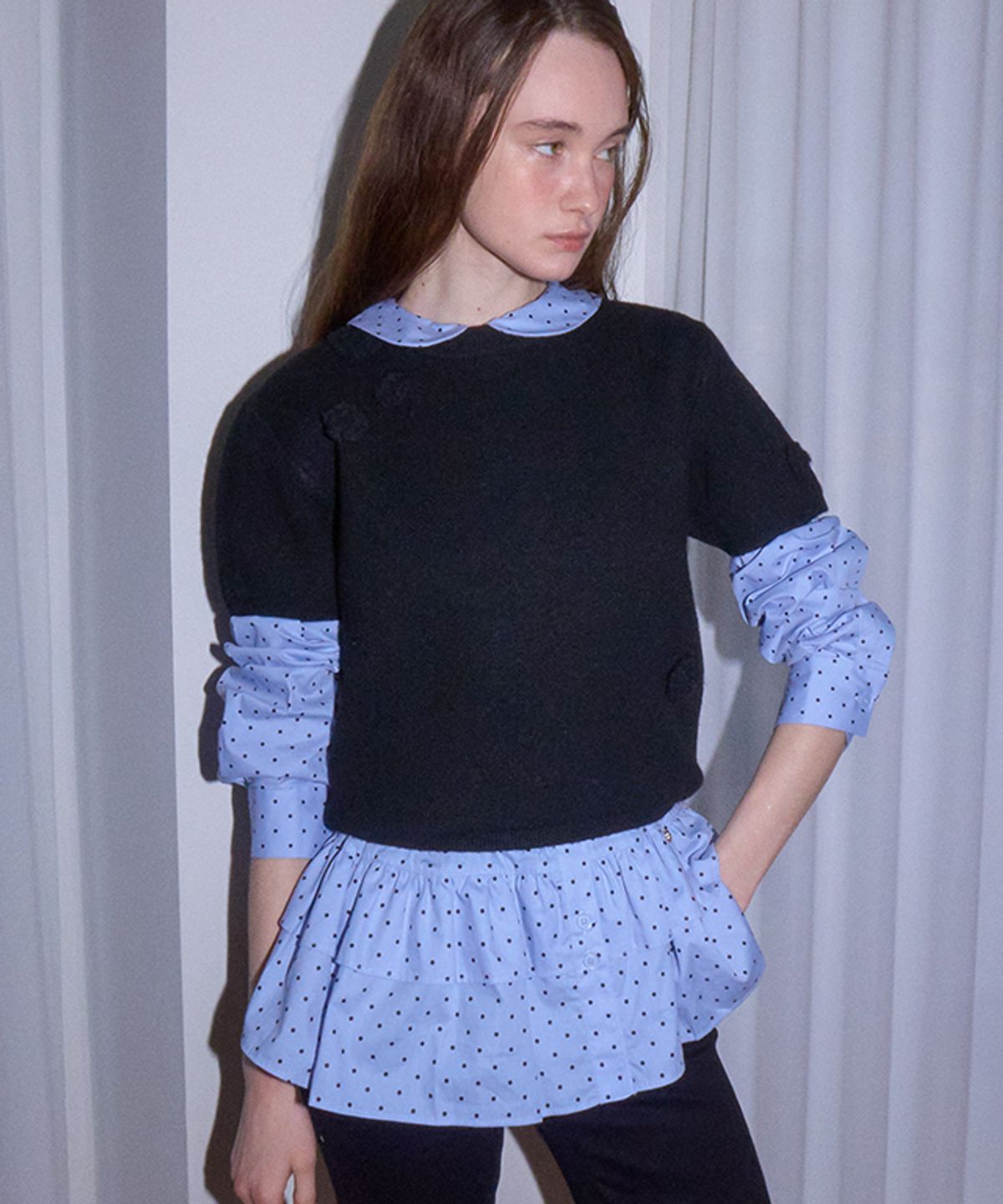 론론(RONRON) HANDMADE FLOWER SHORT SLEEVE KNIT BLACK