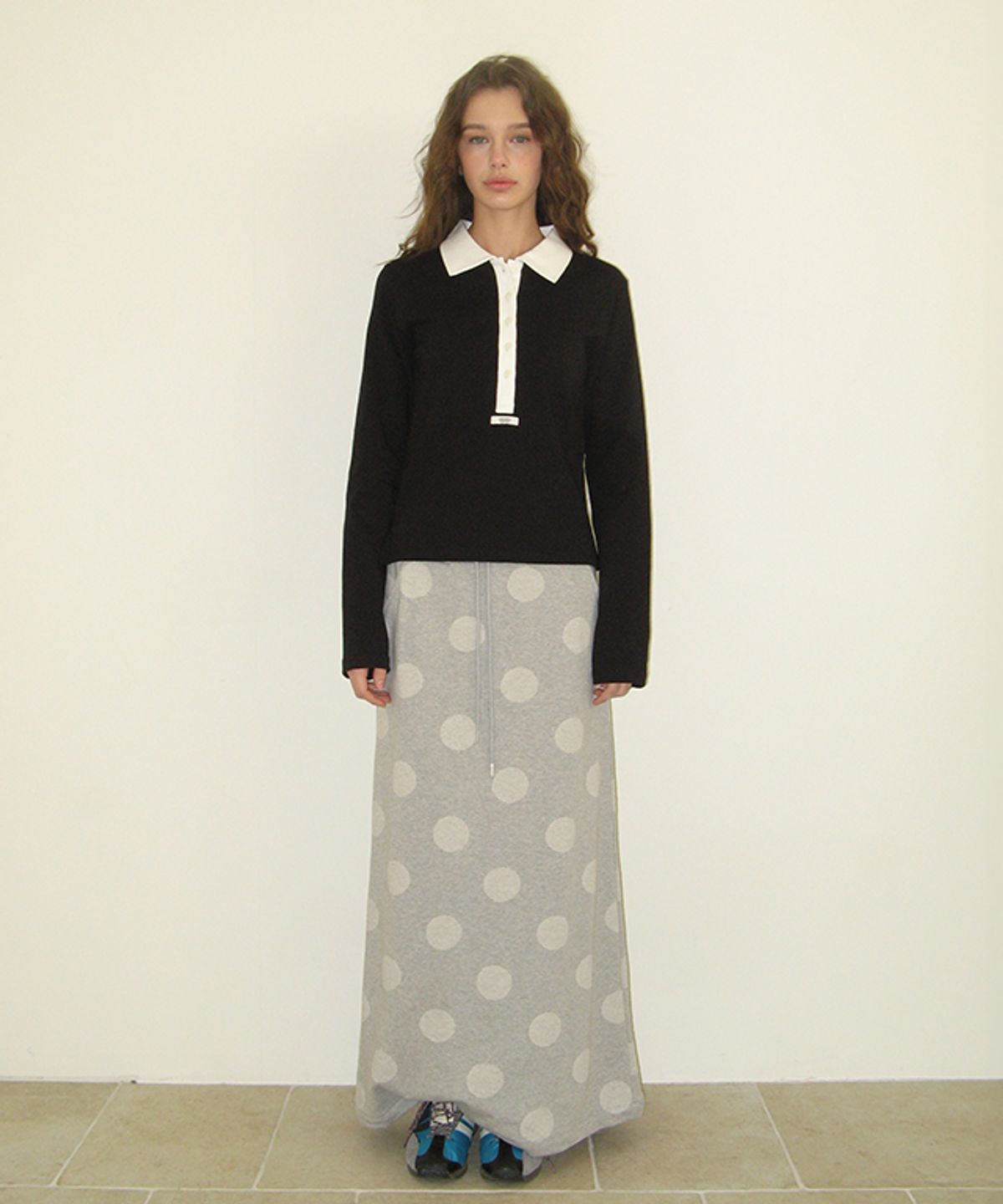 론론(RONRON) HENRYNECK COLLAR SLIM LONG SLEEVE BLACK