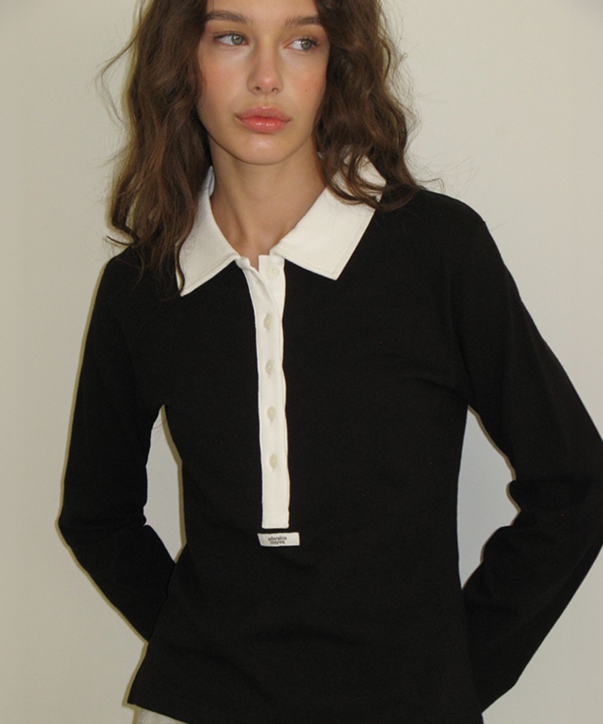 론론(RONRON) HENRYNECK COLLAR SLIM LONG SLEEVE BLACK