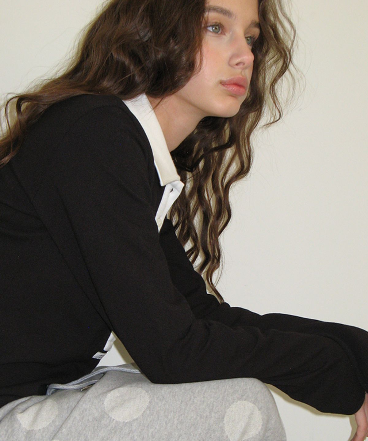론론(RONRON) HENRYNECK COLLAR SLIM LONG SLEEVE BLACK
