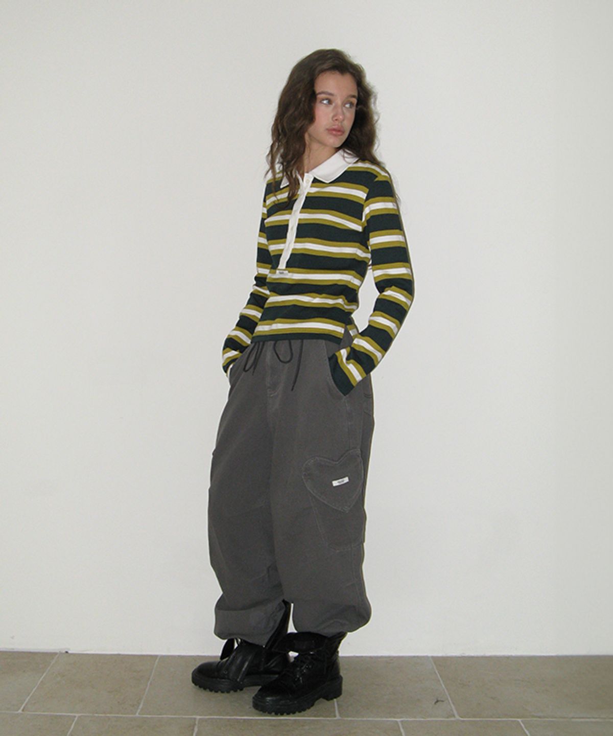론론(RONRON) HENRYNECK COLLAR SLIM LONG SLEEVE OLIVE STRIPE