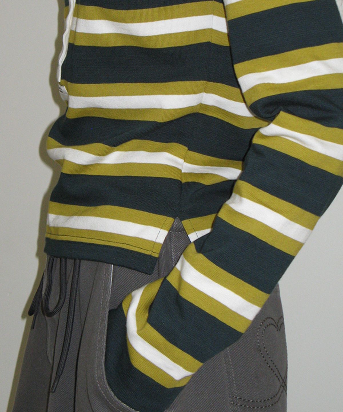 론론(RONRON) HENRYNECK COLLAR SLIM LONG SLEEVE OLIVE STRIPE