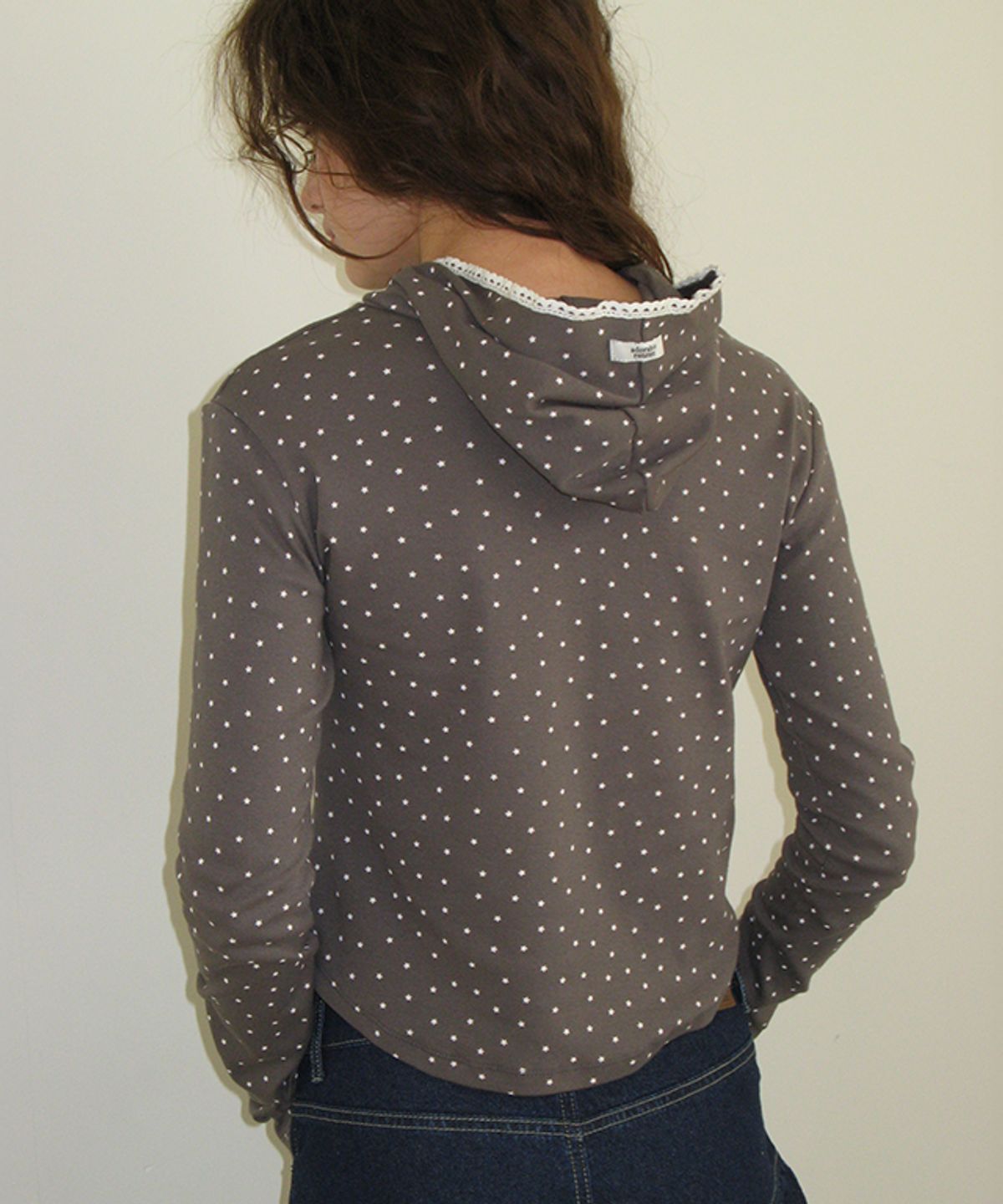 론론(RONRON) LACE HOODIE SLIM LONG SLEEVE CHARCOAL STAR