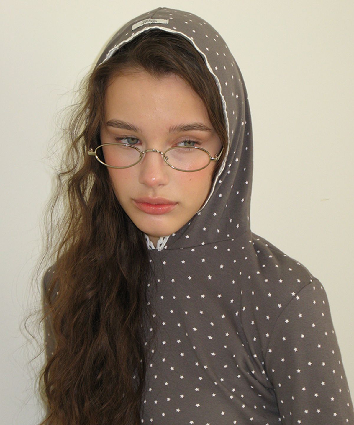 론론(RONRON) LACE HOODIE SLIM LONG SLEEVE CHARCOAL STAR