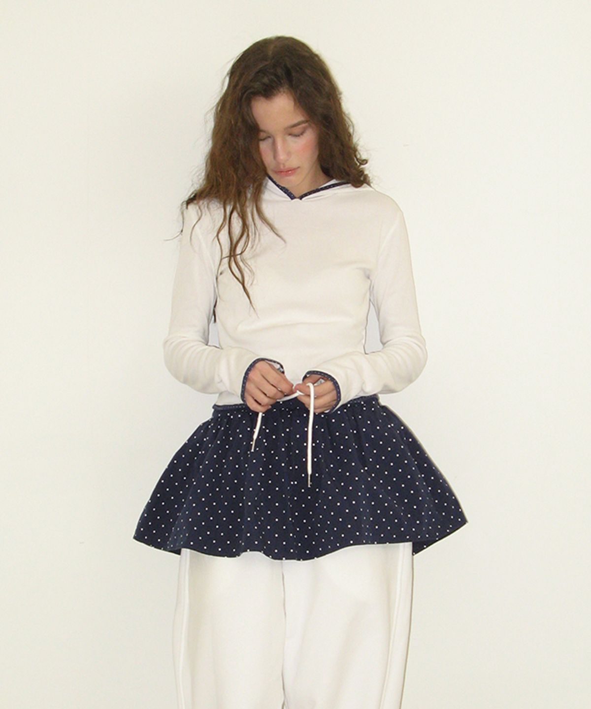 론론(RONRON) LINE POINT SLIM HOODIE LONG SLEEVE DOT IVORY