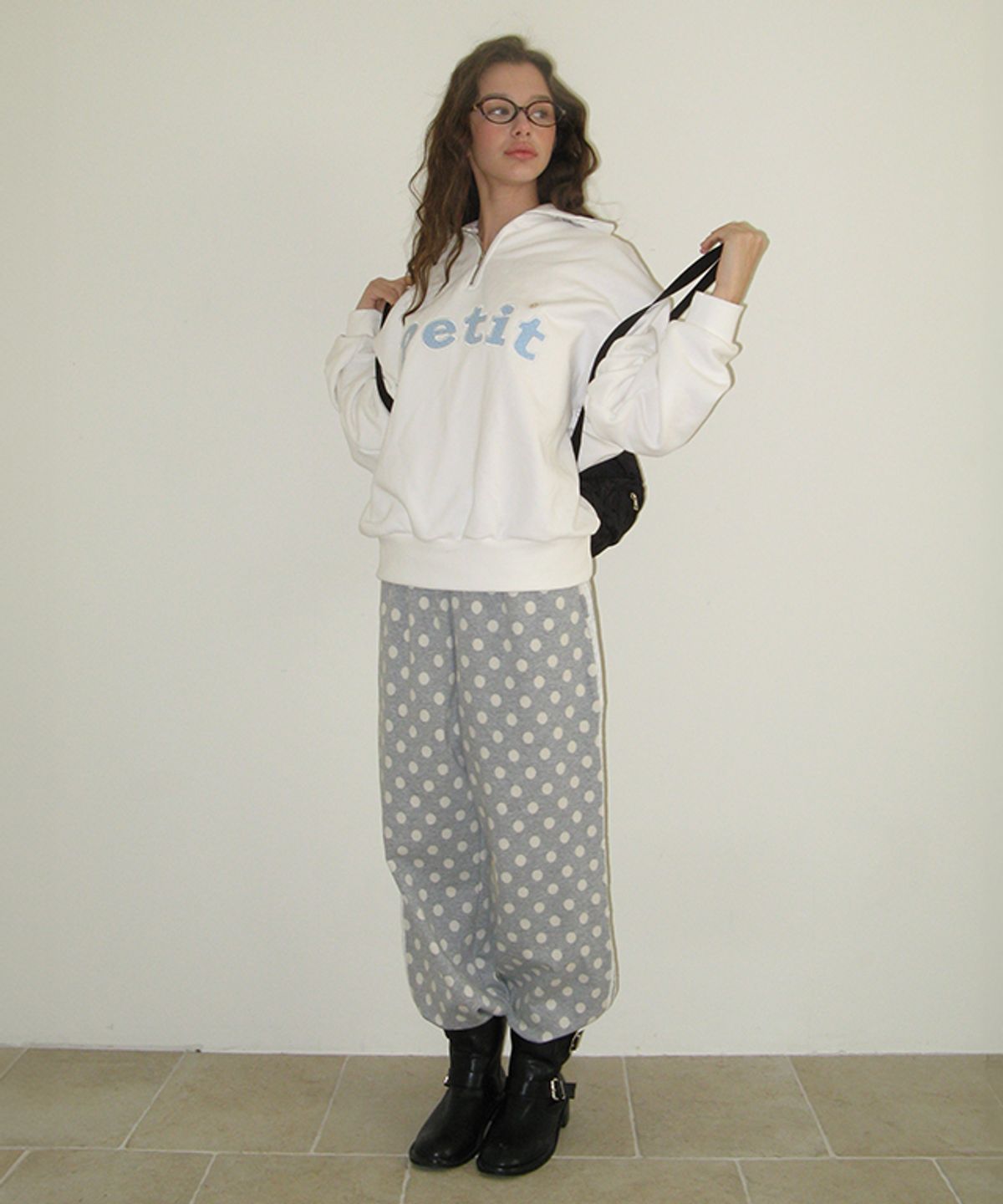 론론(RONRON) STAR BUTTON PETIT APPLIQUE HALF ZIP UP SWEATSHIRTS WHITE