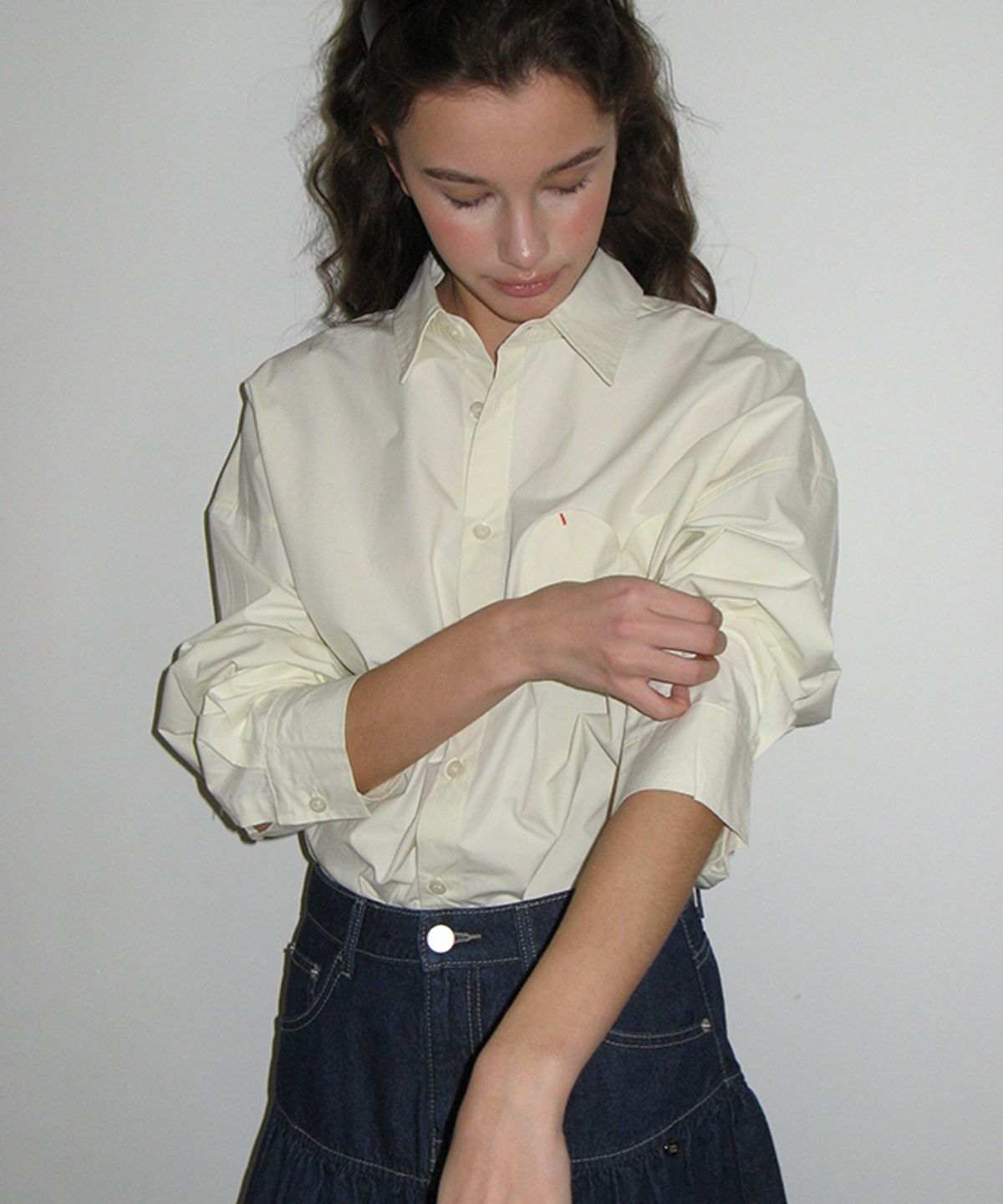 론론(RONRON) STITCH HEART POCKET OVER FIT SHIRT BUTTER