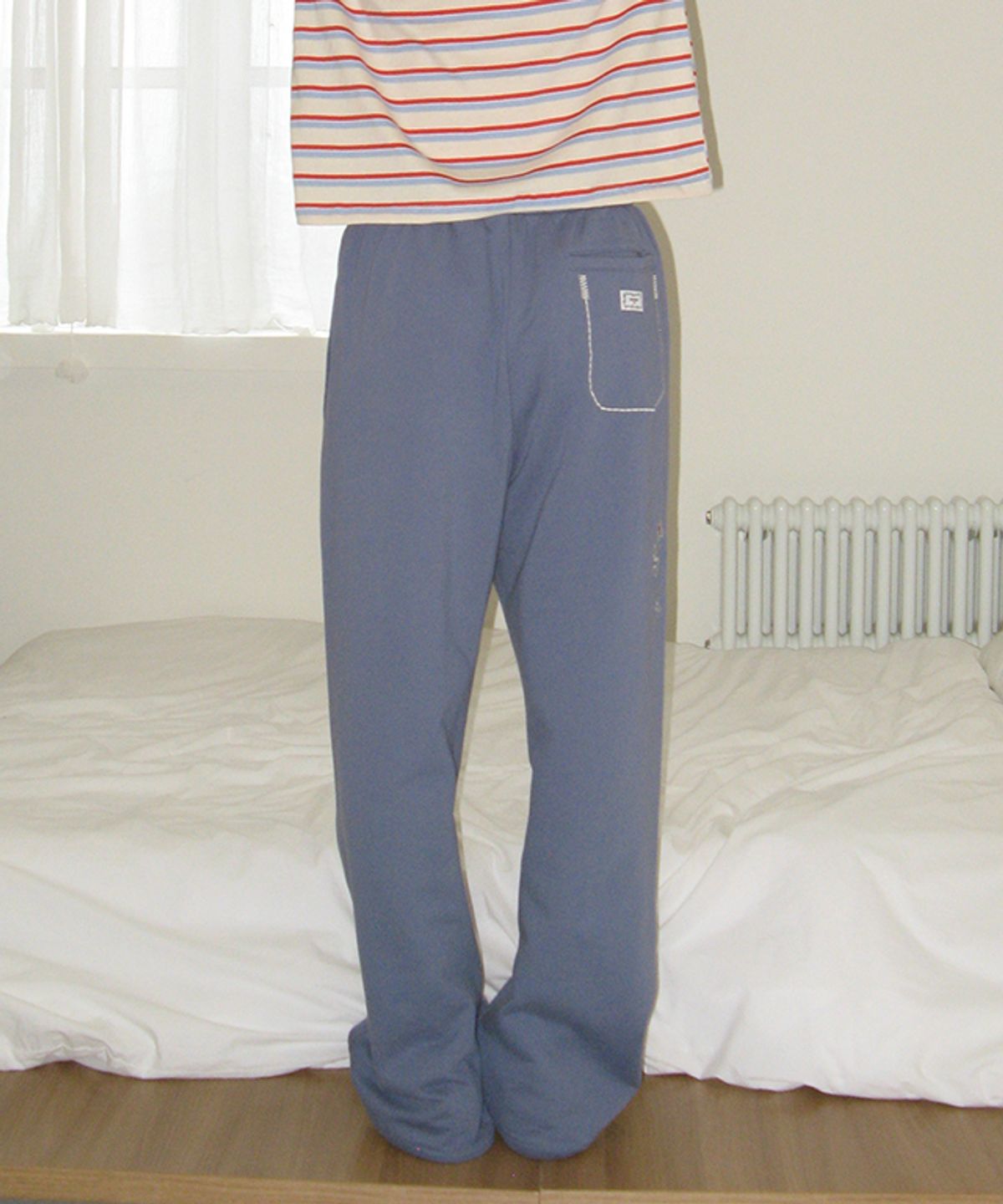 론론(RONRON) DRAWING PONY STITCH SWEAT JOGGER PANTS DUSTY BLUE