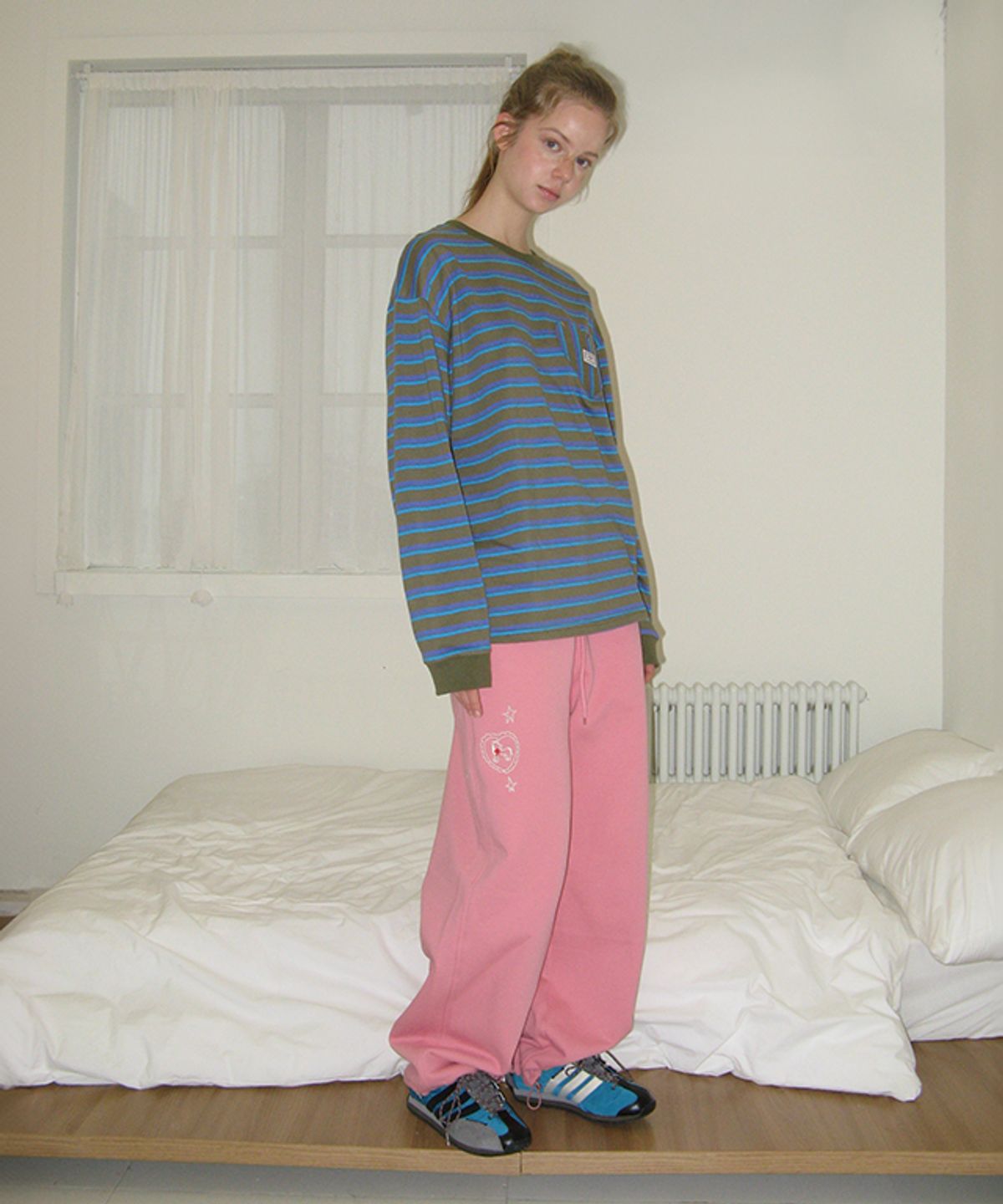론론(RONRON) DRAWING PONY STITCH SWEAT JOGGER PANTS PINK
