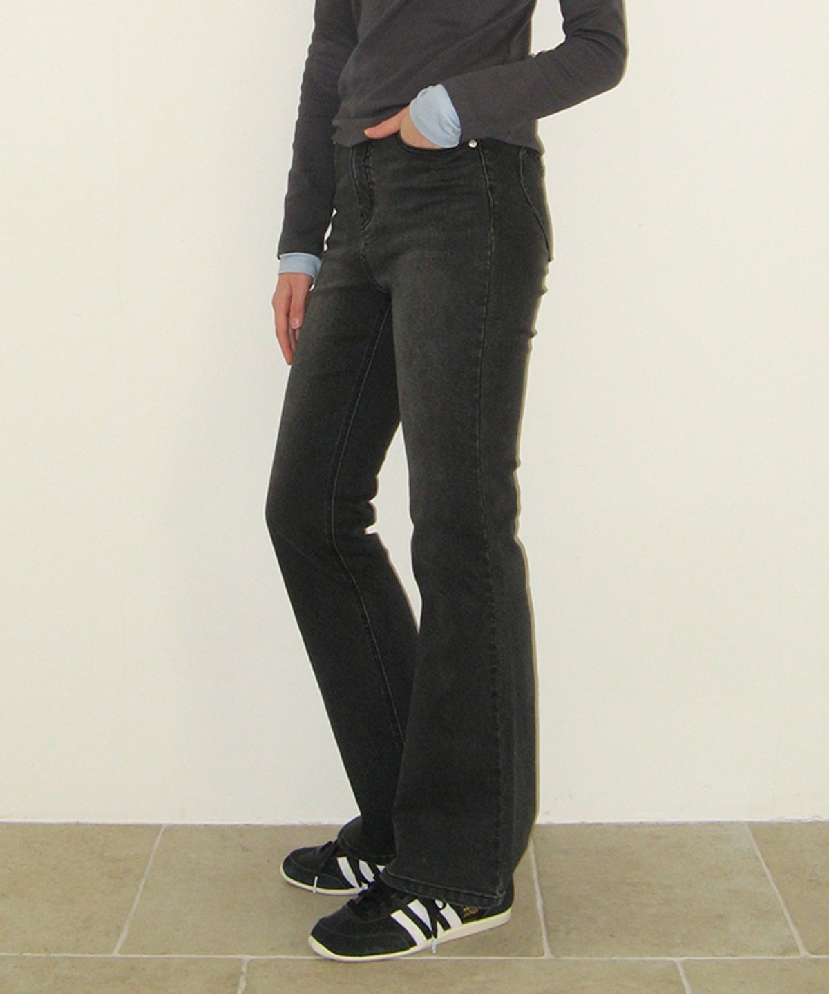 론론(RONRON) BACK HEART STITCH POCKET BOOTSCUT DENIM SPAN PANTS GREY