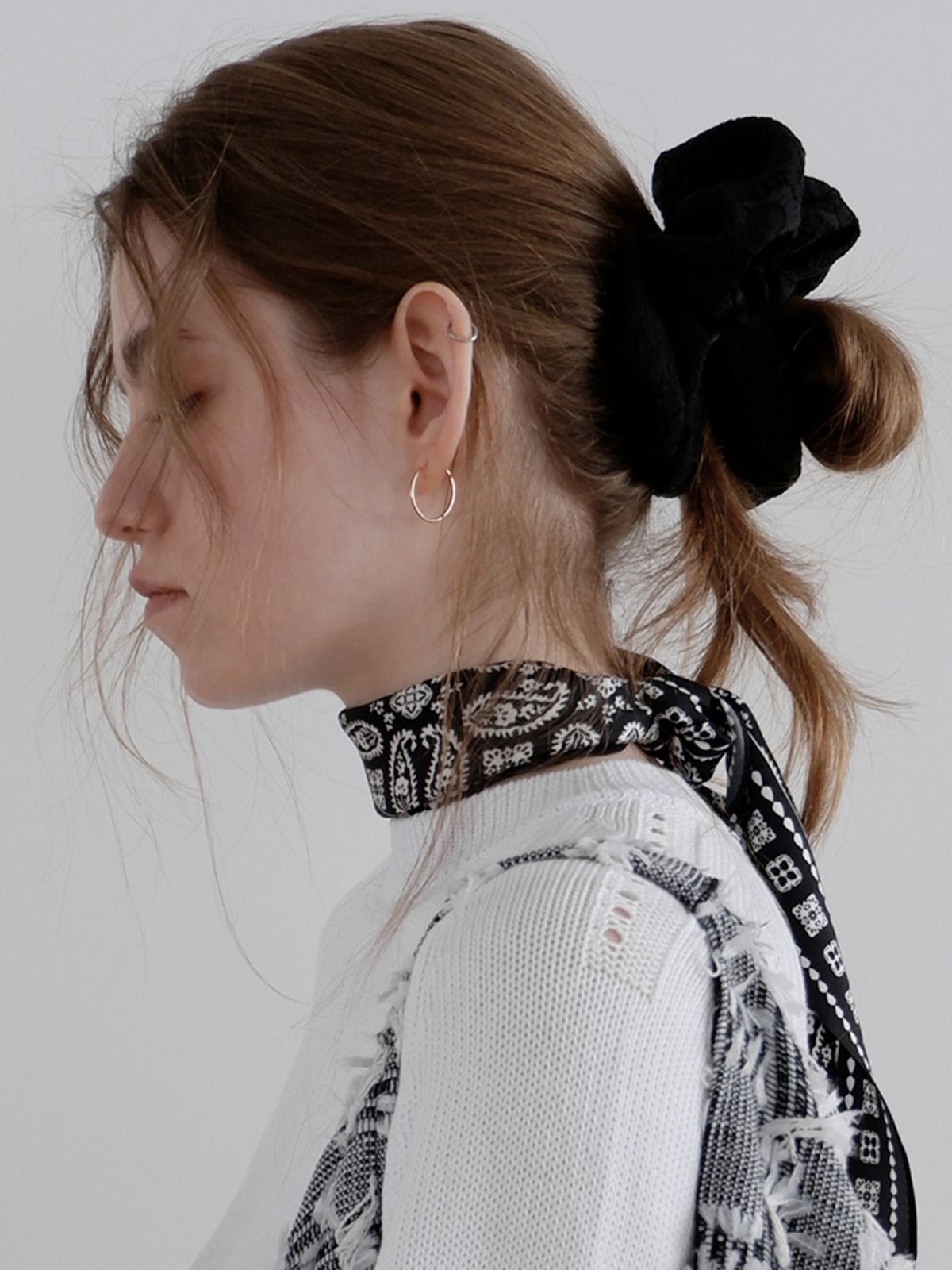 보르(VOOR) 플라워 쟈가드 스크런치_라지_블랙