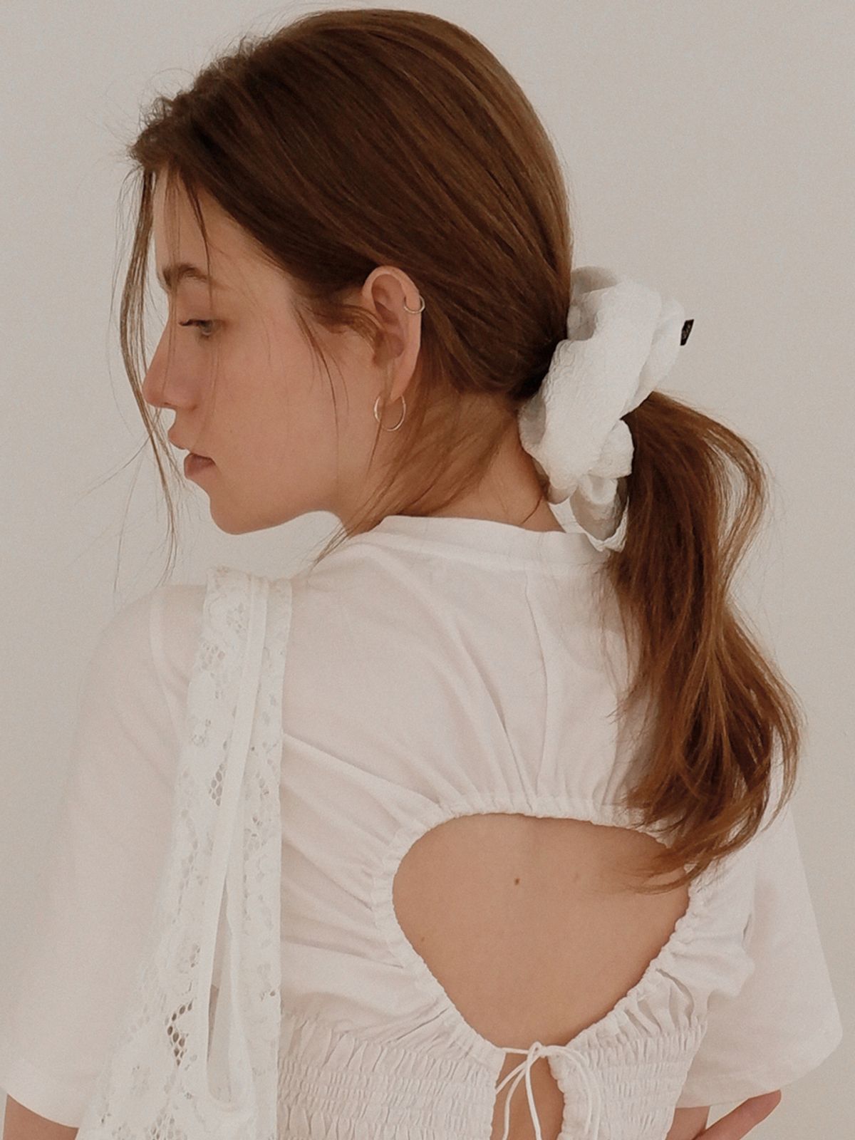 보르(VOOR) 플라워 쟈가드 스크런치_라지_화이트