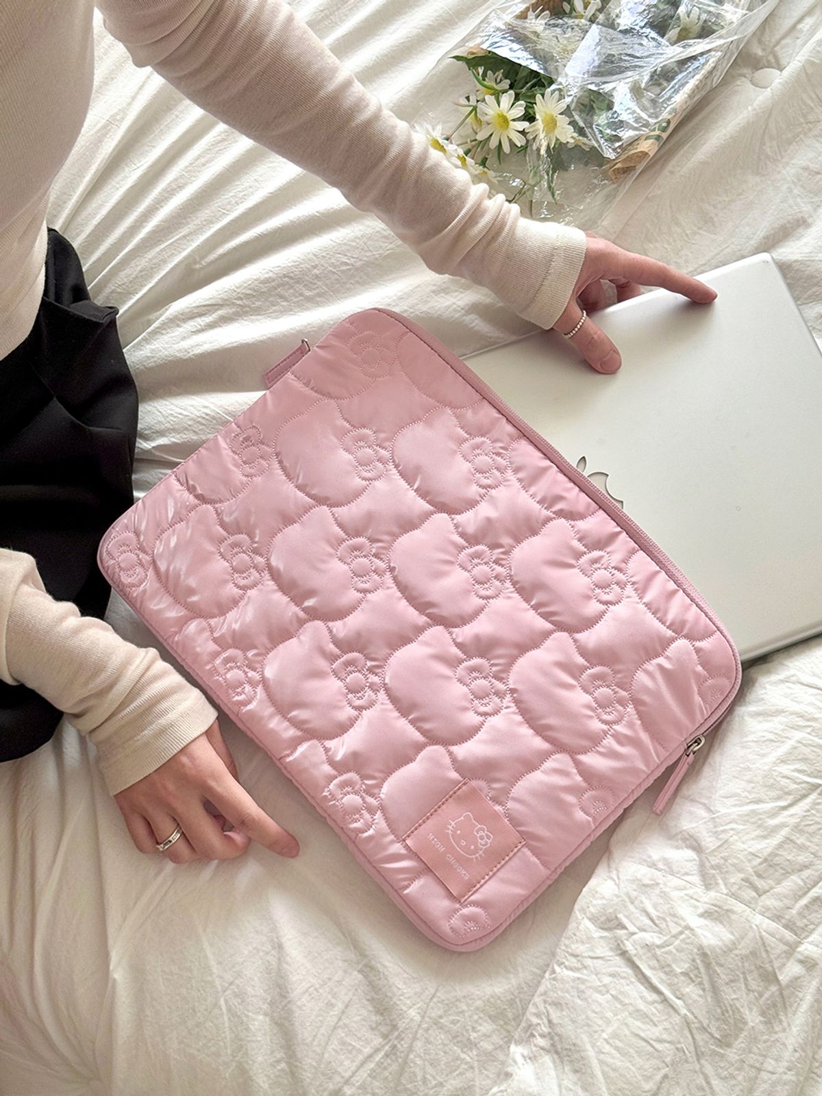 하이칙스(HIGH CHEEKS) Hello Kitty Padded Notebook Pouch (Pink/Silver)_HC2511PC001O