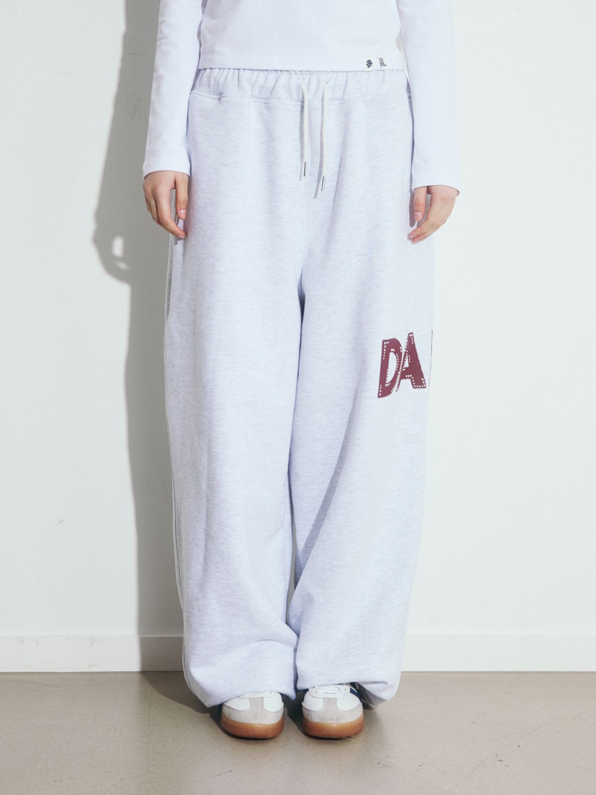 오피쉬(OAFISH) DARE BEADS SWEAT JOGGER PANTS, WHITE MELANGE