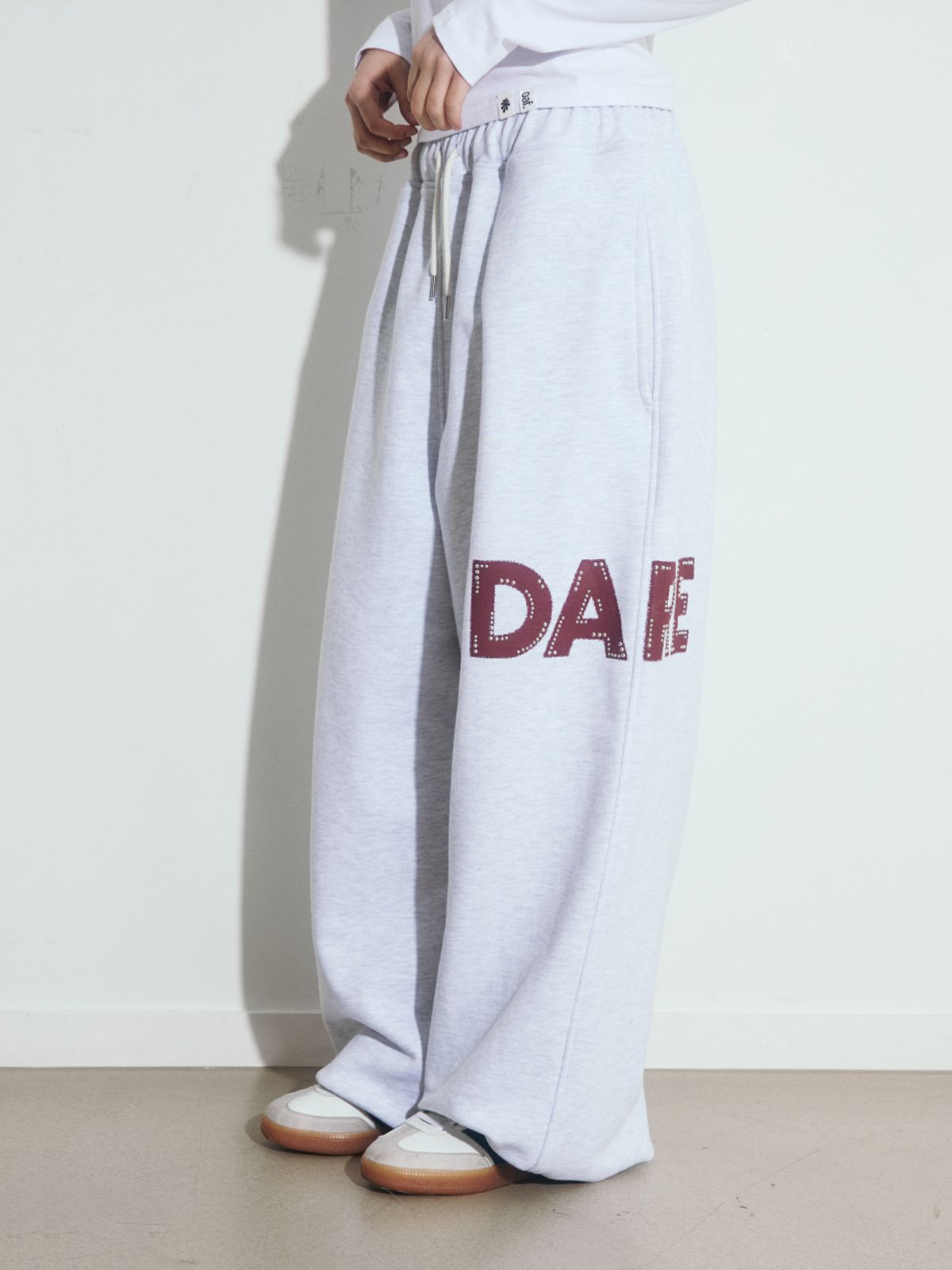오피쉬(OAFISH) DARE BEADS SWEAT JOGGER PANTS, WHITE MELANGE