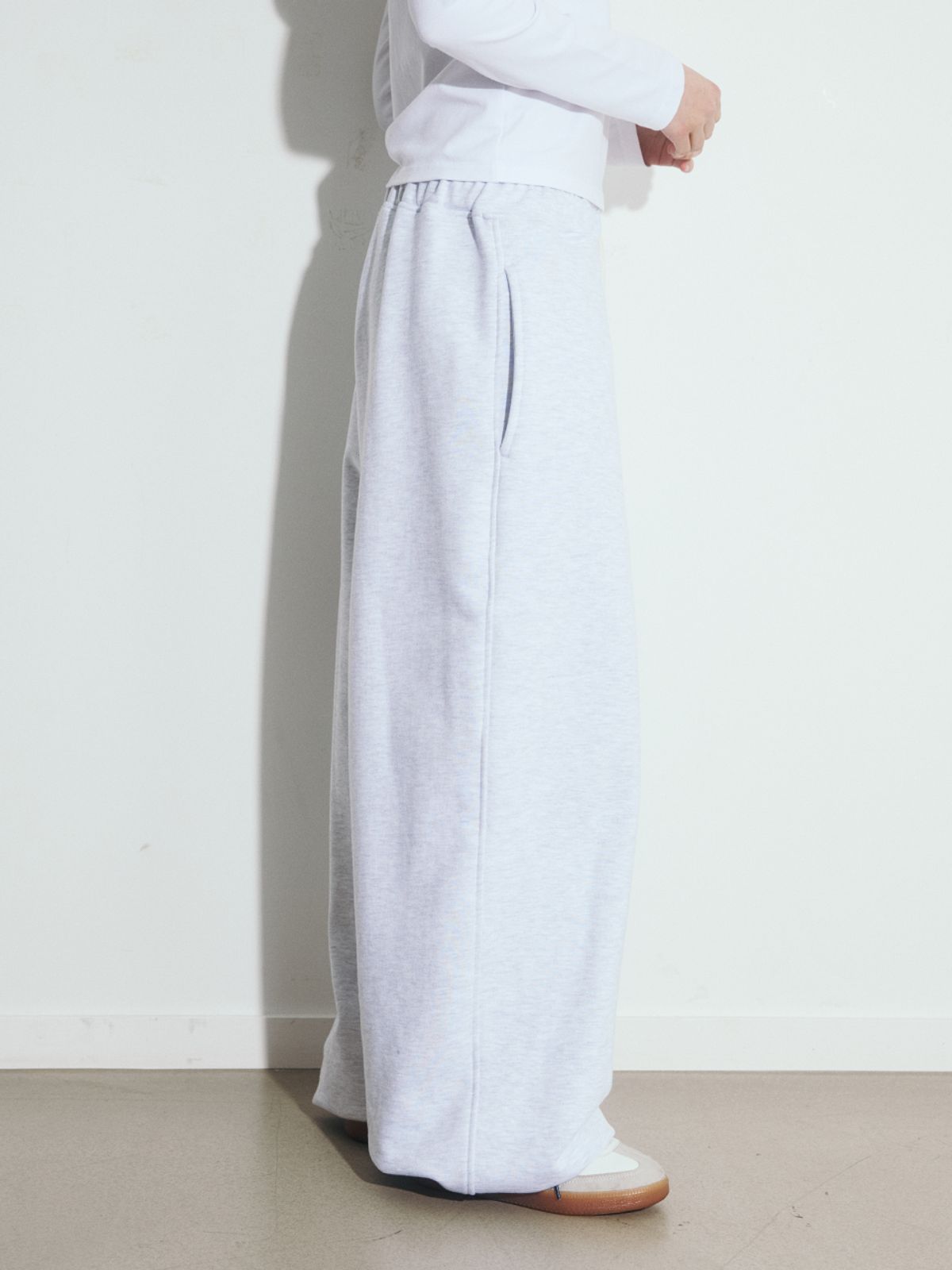 오피쉬(OAFISH) DARE BEADS SWEAT JOGGER PANTS, WHITE MELANGE