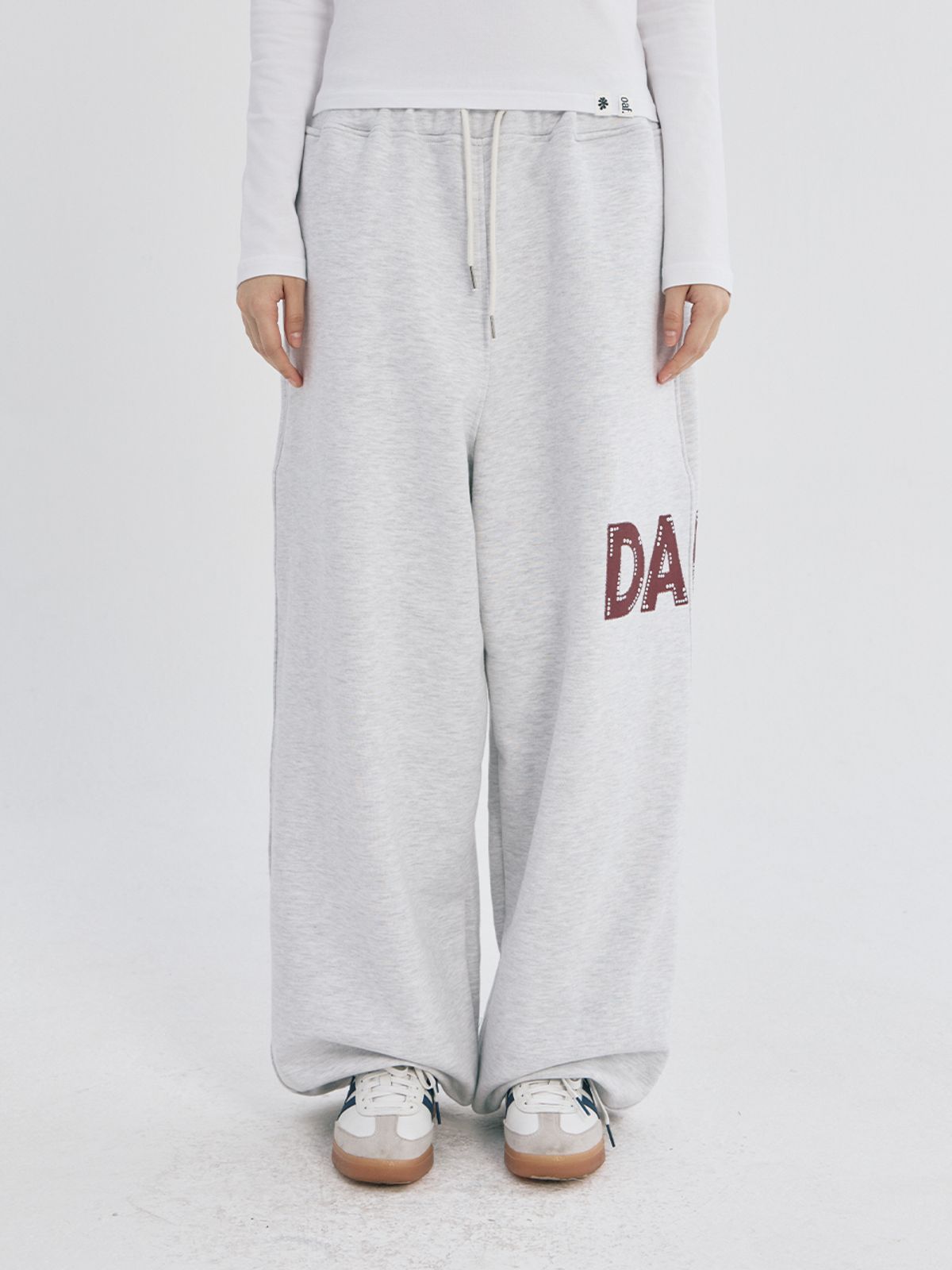 오피쉬(OAFISH) DARE BEADS SWEAT JOGGER PANTS, WHITE MELANGE