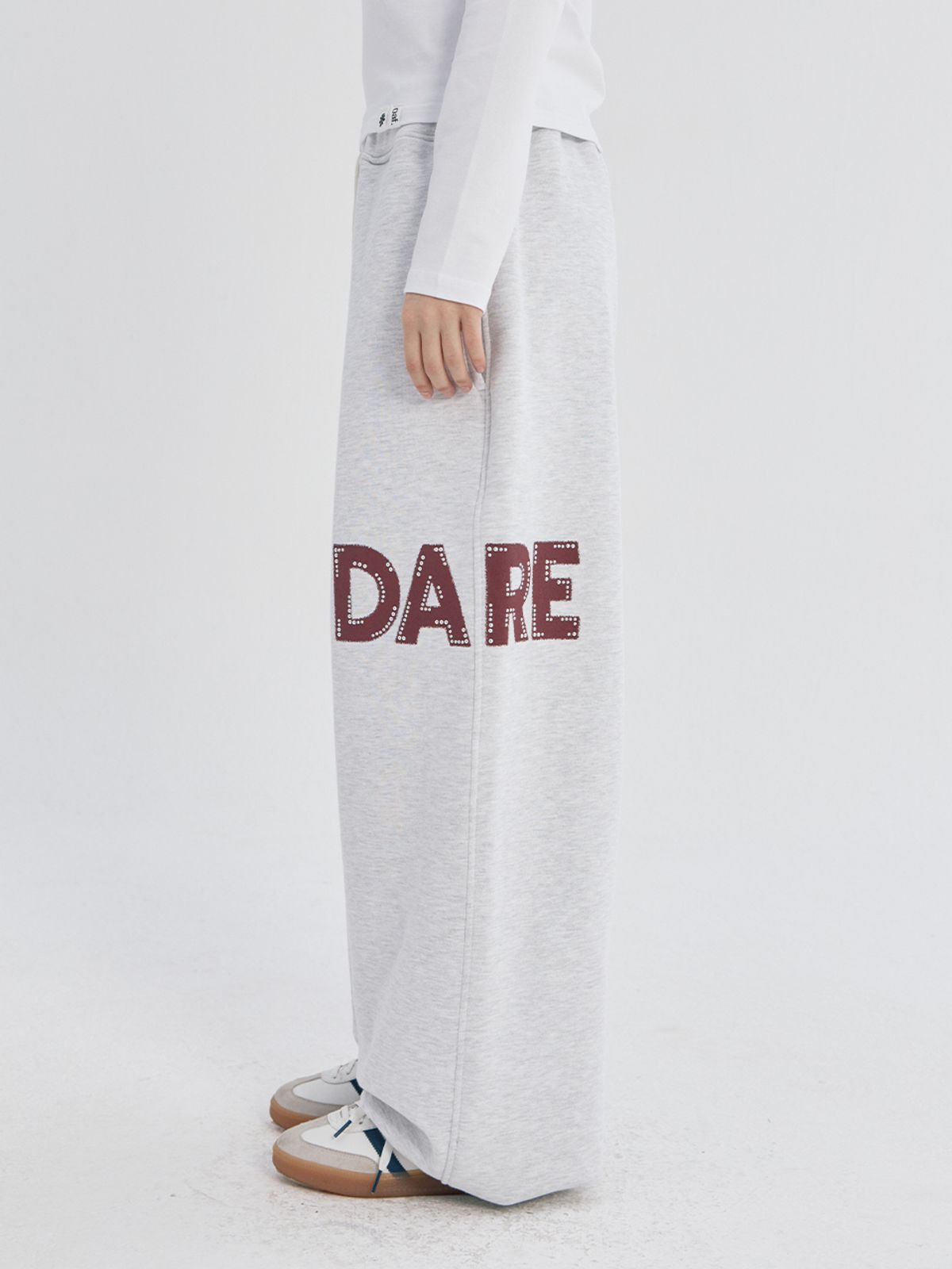 오피쉬(OAFISH) DARE BEADS SWEAT JOGGER PANTS, WHITE MELANGE