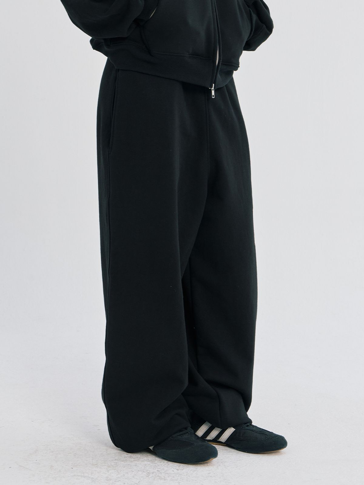 오피쉬(OAFISH) DARE BEADS SWEAT JOGGER PANTS, BLACK