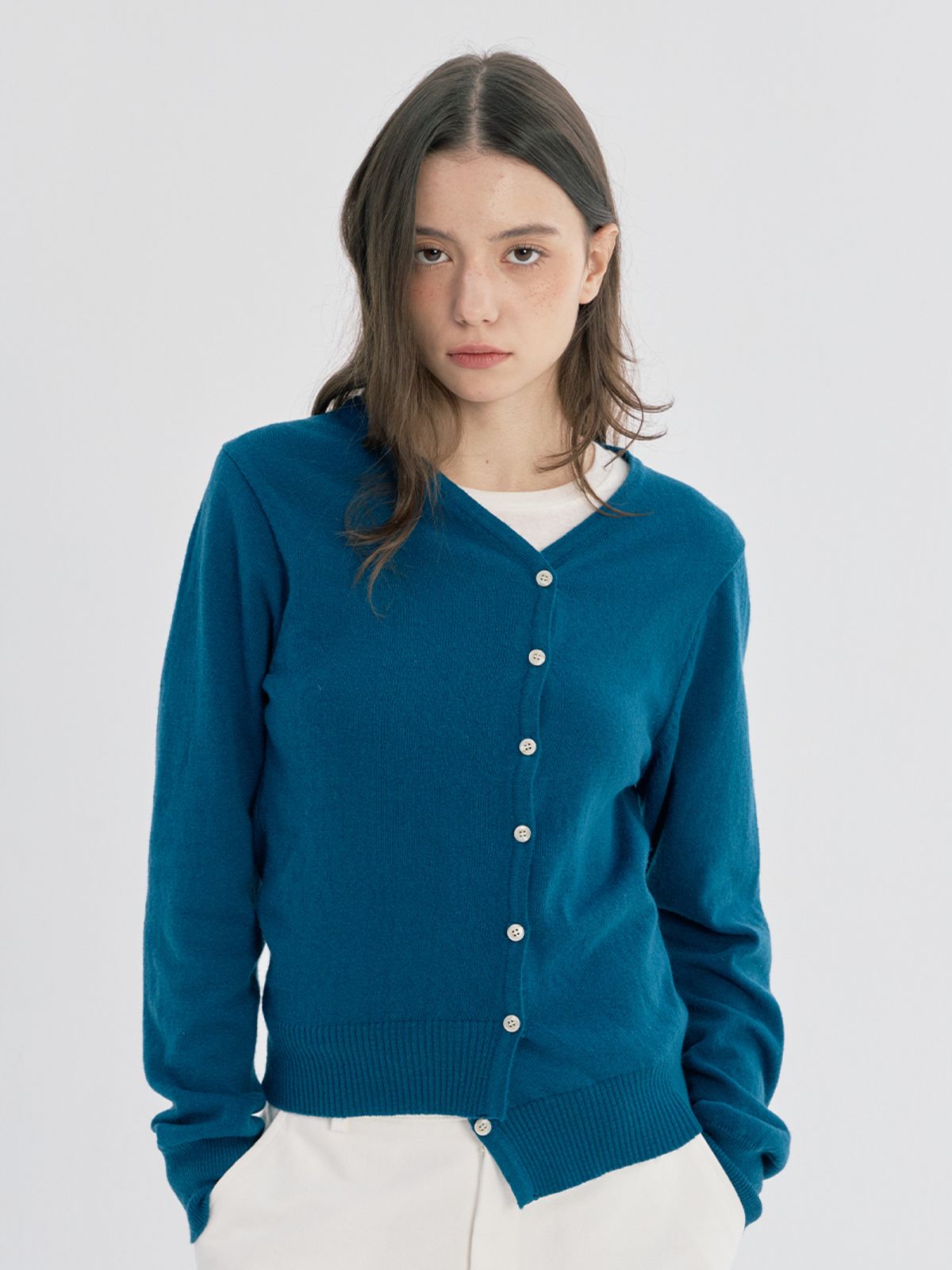 오피쉬(OAFISH) UNBALANCE TWO-WAY BUTTON CARDIGAN, BLUE