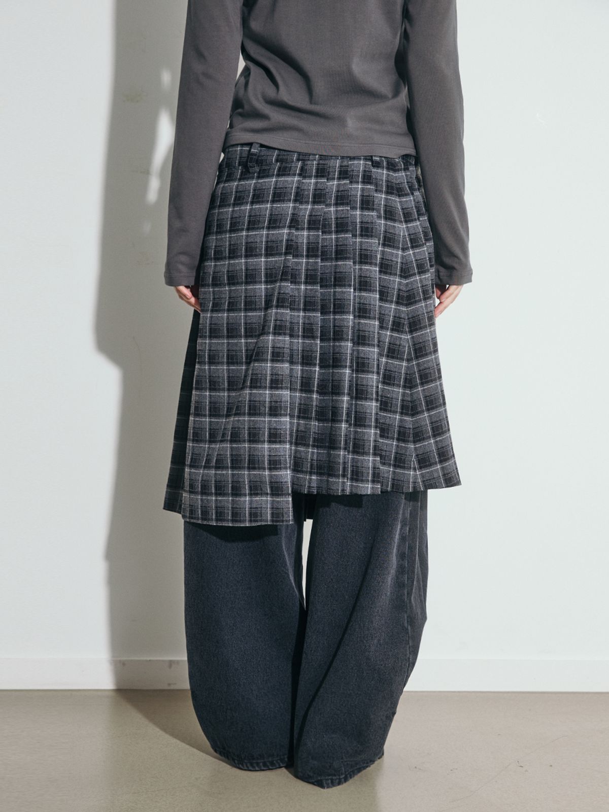 오피쉬(OAFISH) LAYERED CHECK PLEATS WRAP SKIRT, BLACK