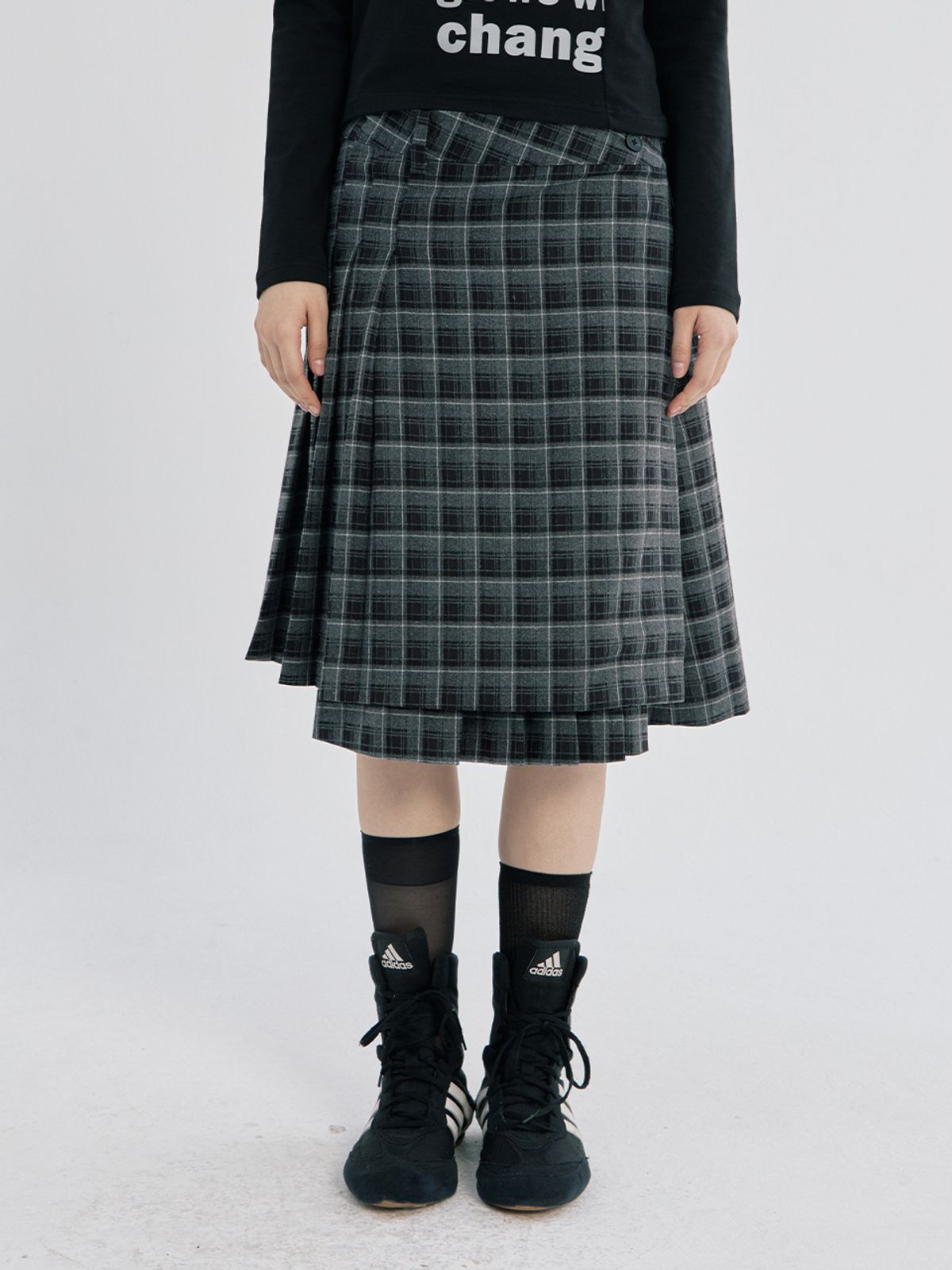 오피쉬(OAFISH) LAYERED CHECK PLEATS WRAP SKIRT, BLACK