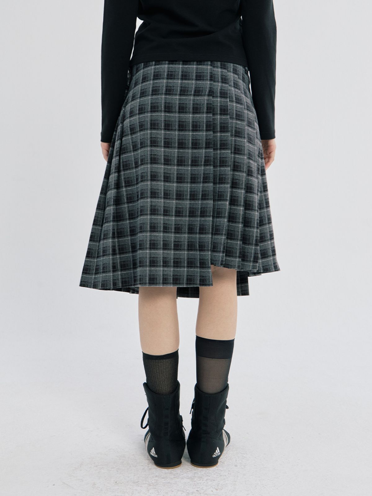 오피쉬(OAFISH) LAYERED CHECK PLEATS WRAP SKIRT, BLACK