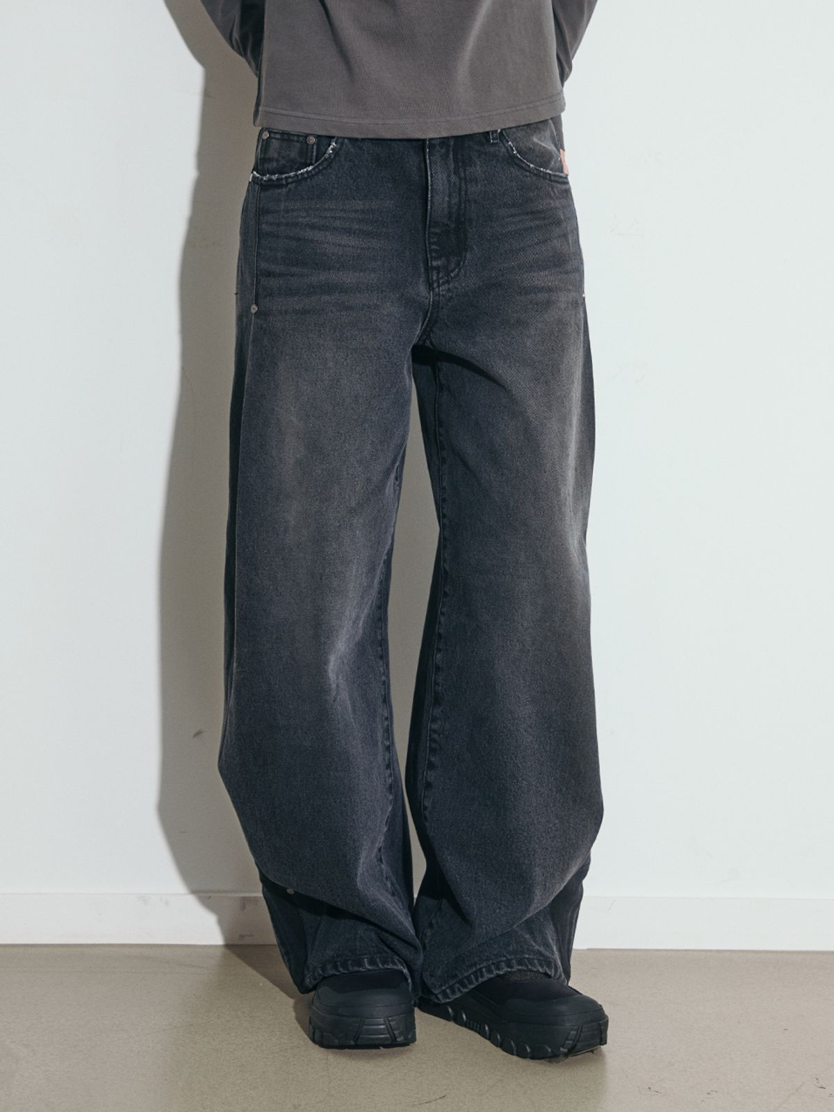 오피쉬(OAFISH) SIDE TUCK DENIM PANTS, BLACK