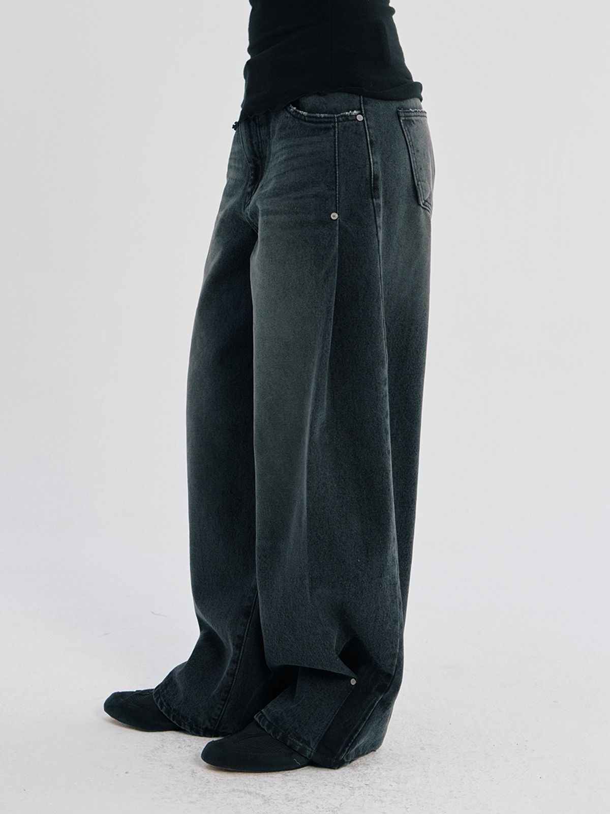 오피쉬(OAFISH) SIDE TUCK DENIM PANTS, BLACK