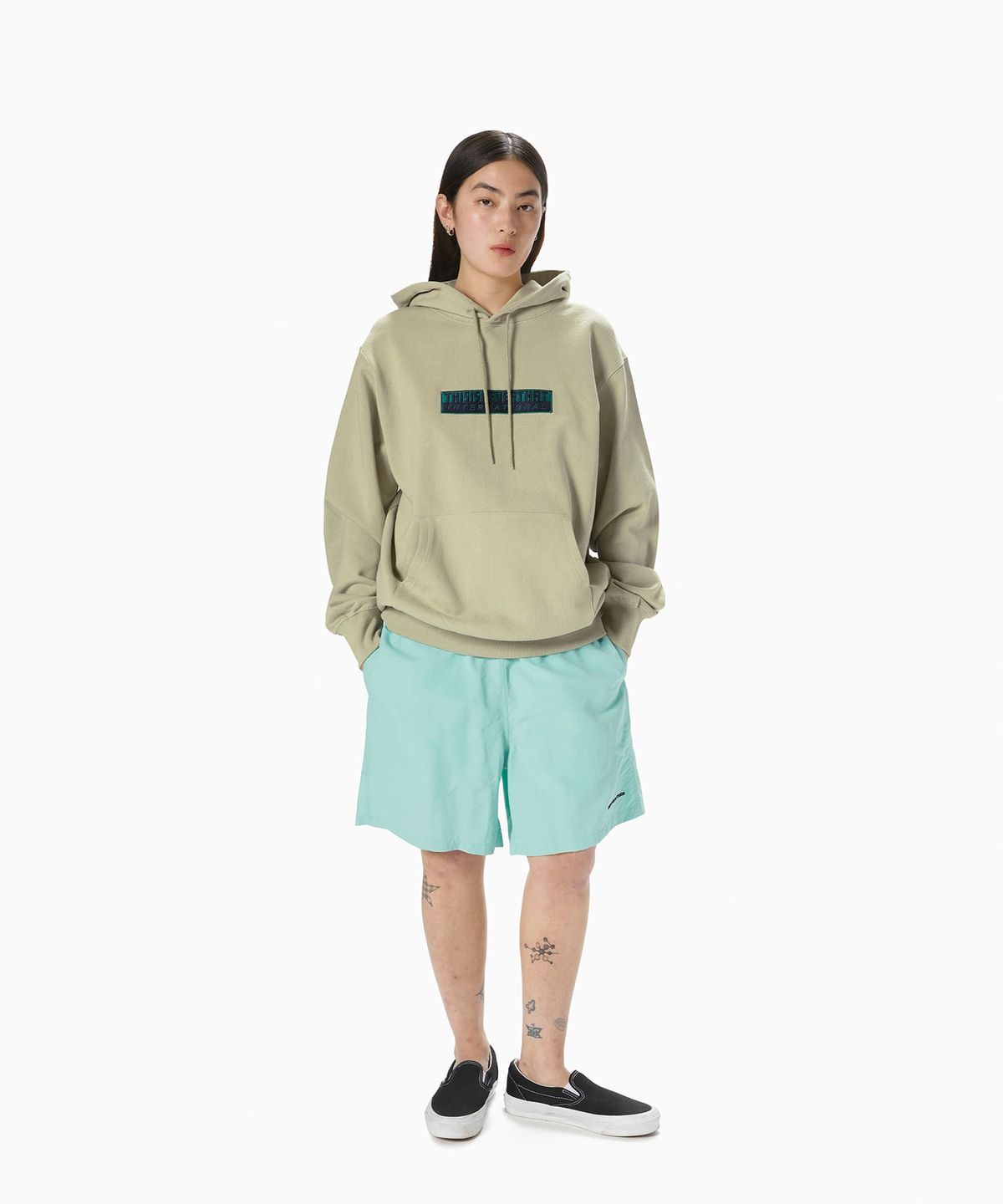 디스이즈네버댓(THISISNEVERTHAT) TNT International Hoodie Stone