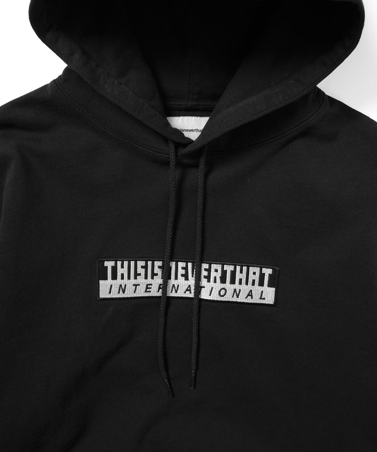 디스이즈네버댓(THISISNEVERTHAT) TNT International Hoodie Black