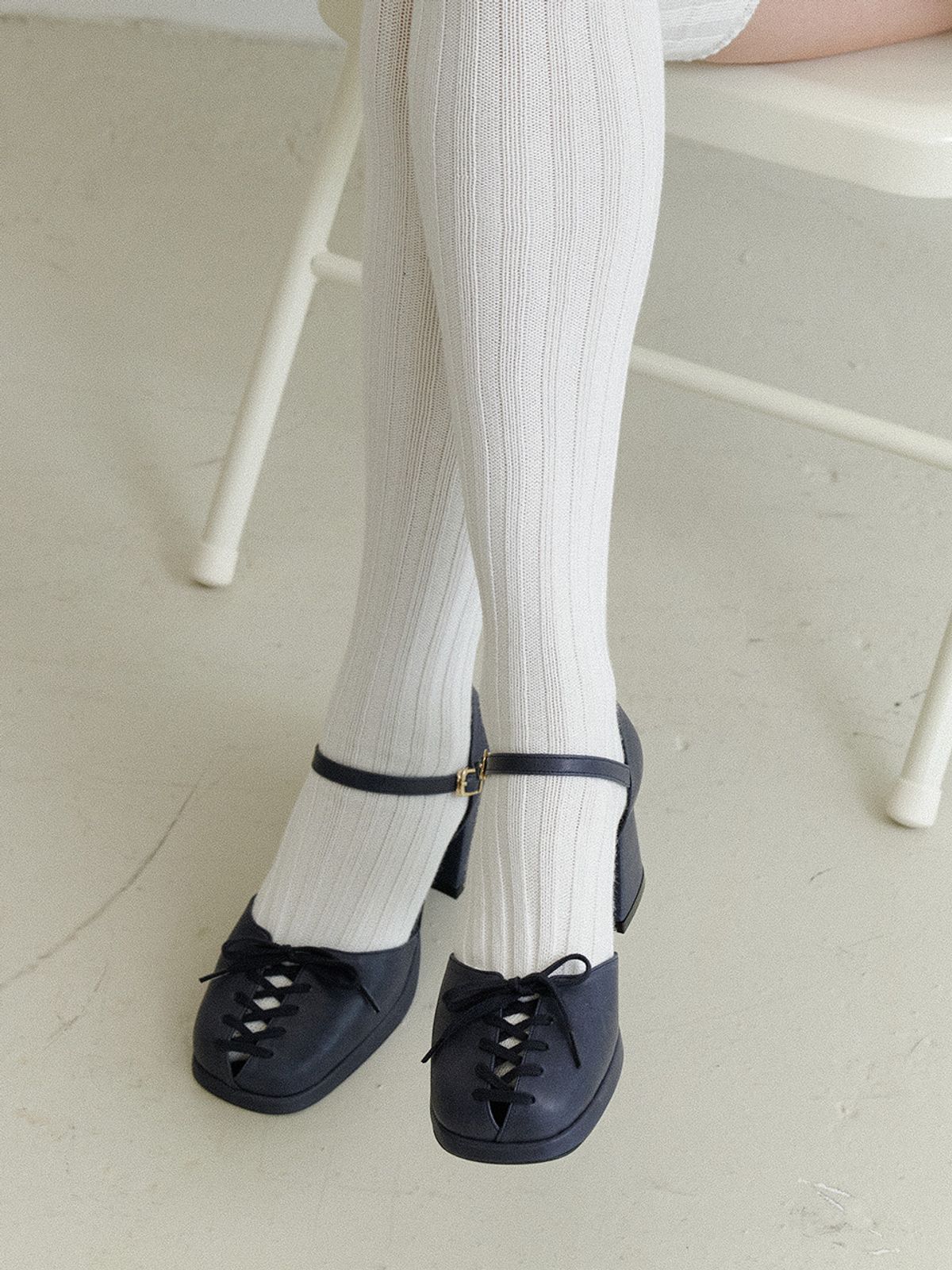 더조히(THE JOHI) Laced-up Platform Pumps_3 Colors