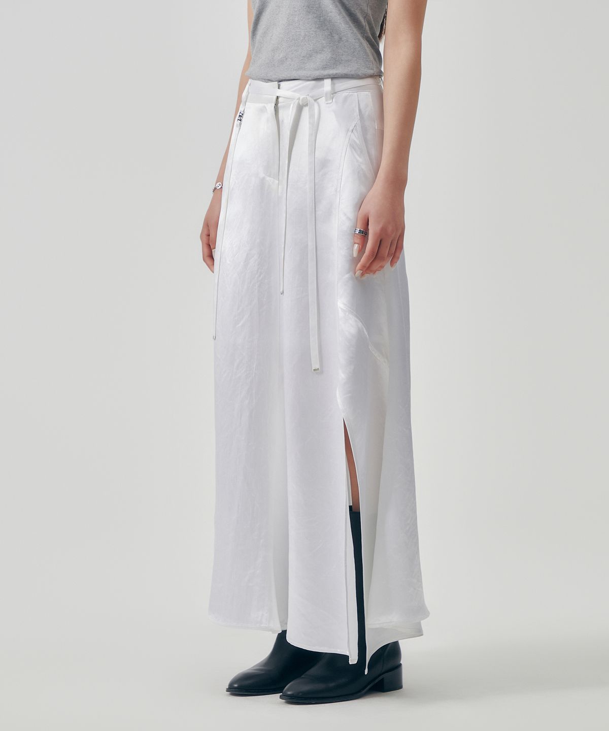 트리밍버드(TREEMINGBIRD) Soft Drape Satin Skirt [ White ]